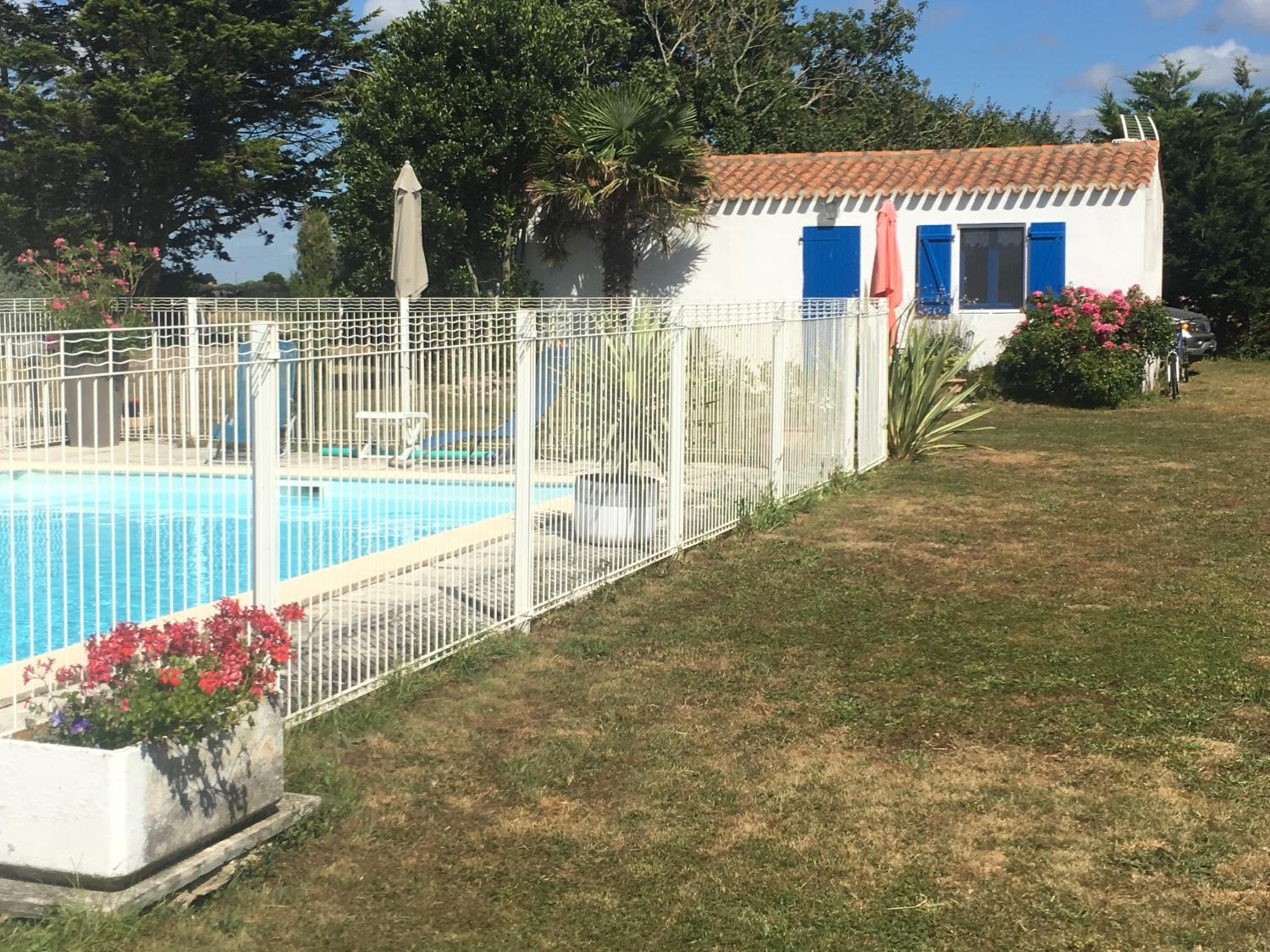 Studio avec piscine view 2