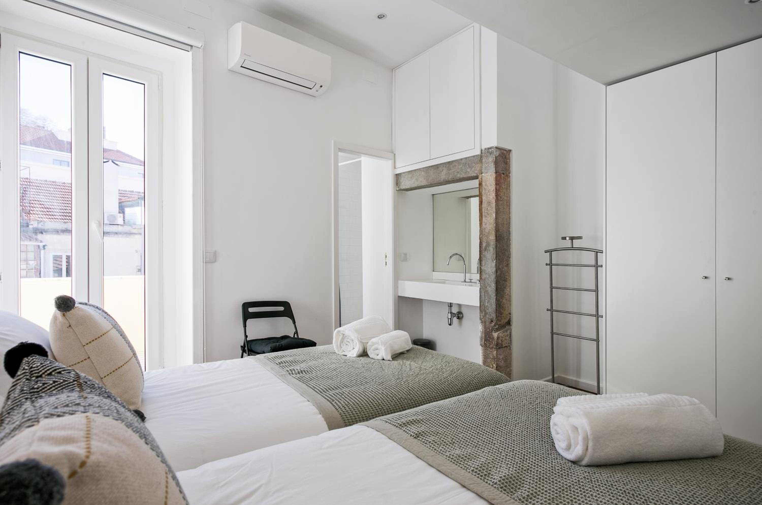 2 bedroom suites with AC next to Avenida da Liberdade view 2