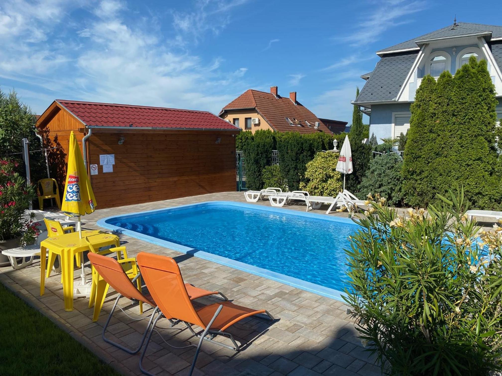 Sárga-Kék ház view 3