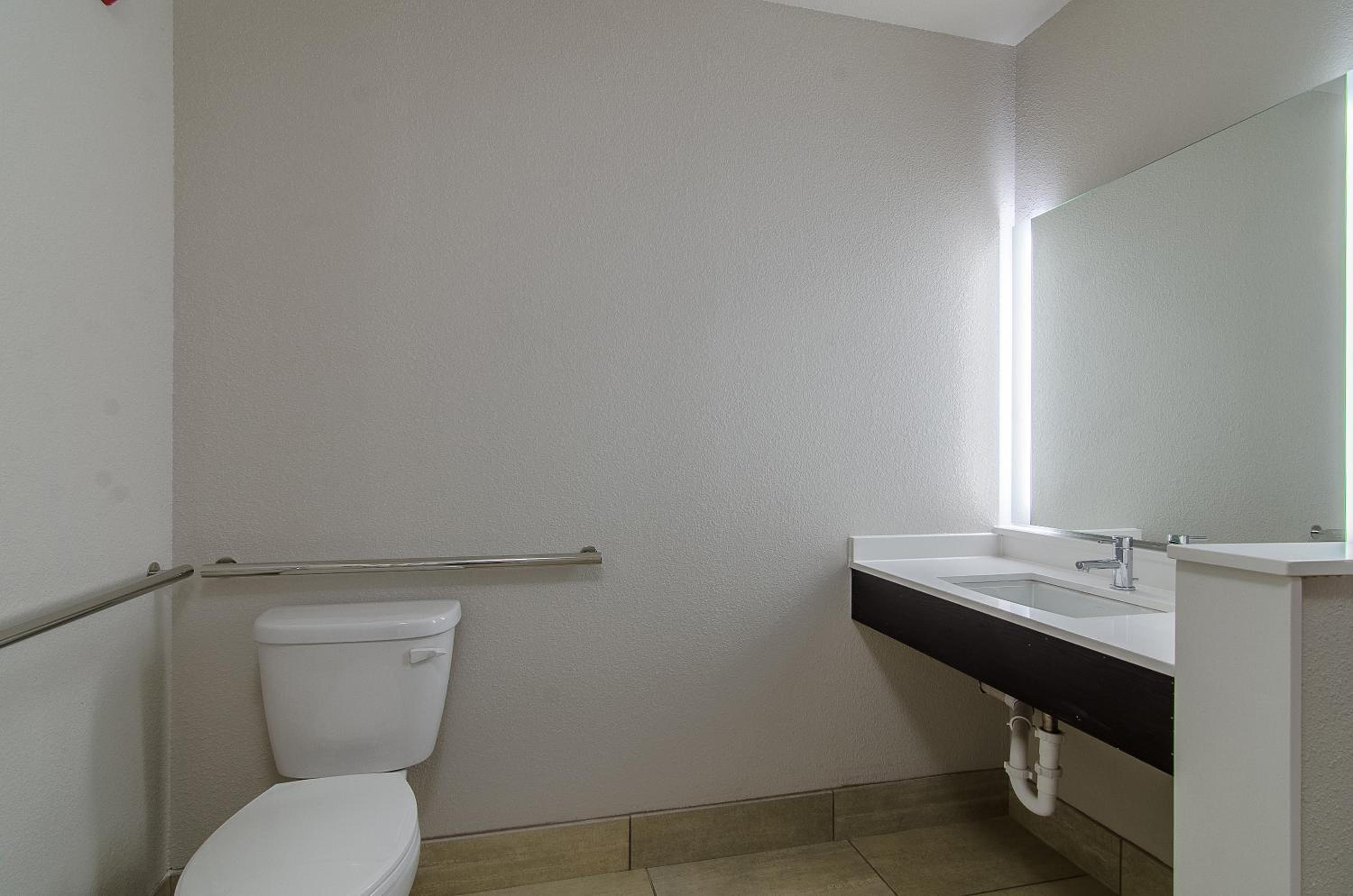 Holiday Inn Express & Suites - Atchison by IHG