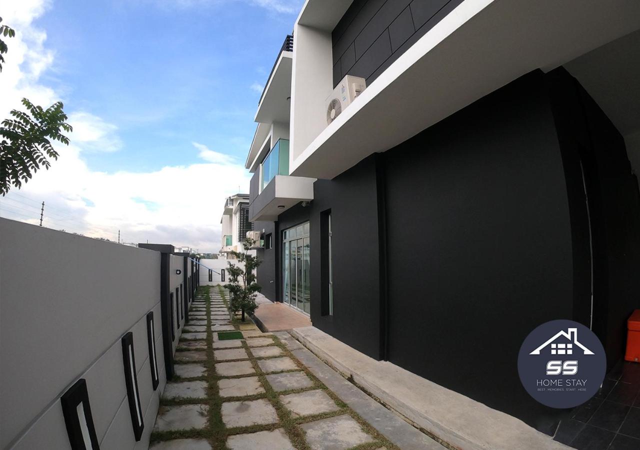 PRIVATE SWIMMING POOL/ KTV /BBQ /PARTY EVENT
