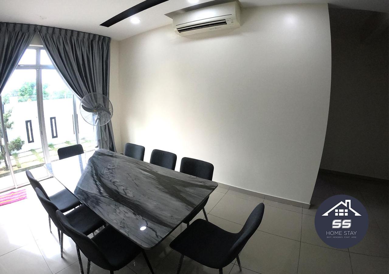PRIVATE SWIMMING POOL/ KTV /BBQ /PARTY EVENT