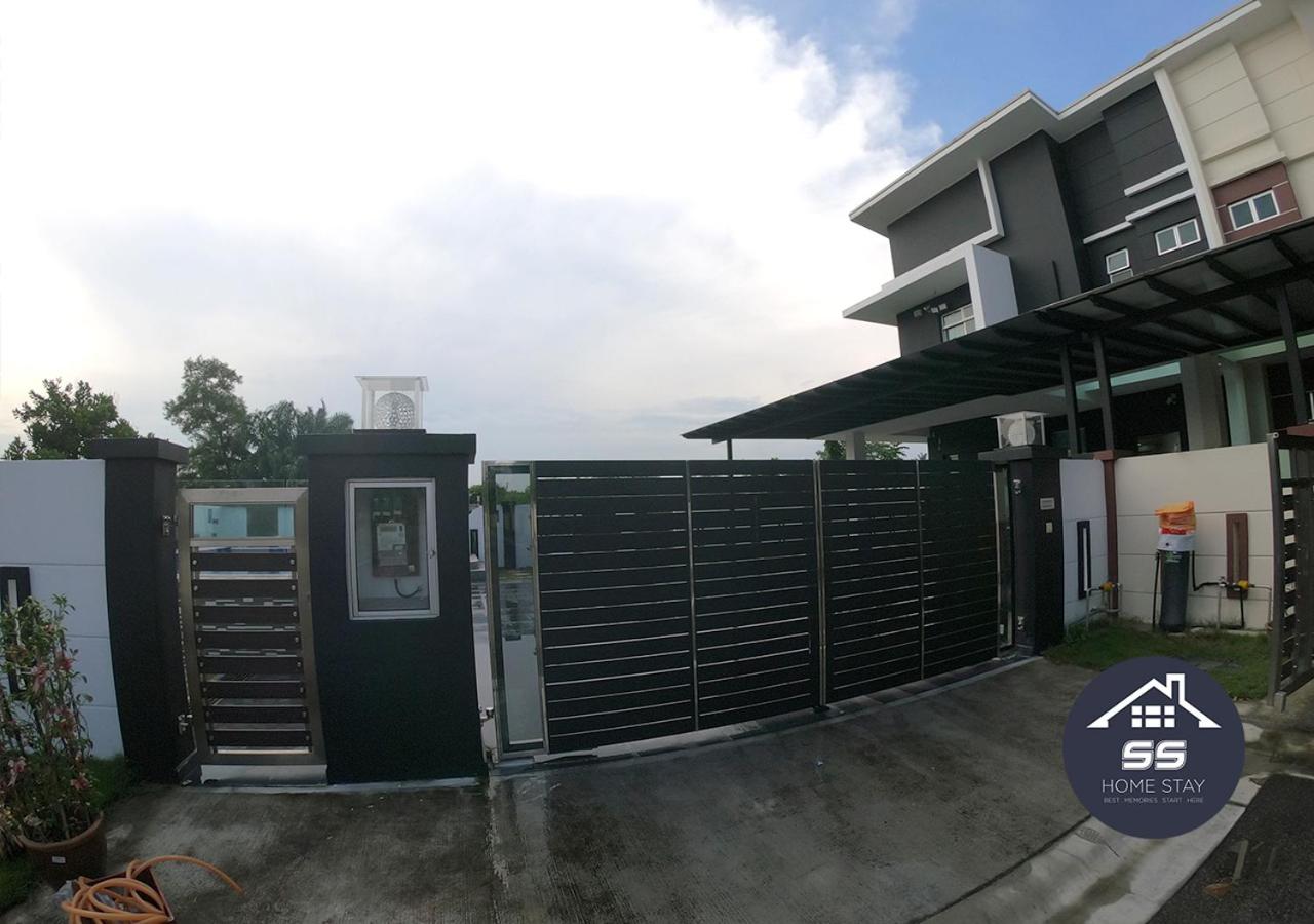 PRIVATE SWIMMING POOL/ KTV /BBQ /PARTY EVENT