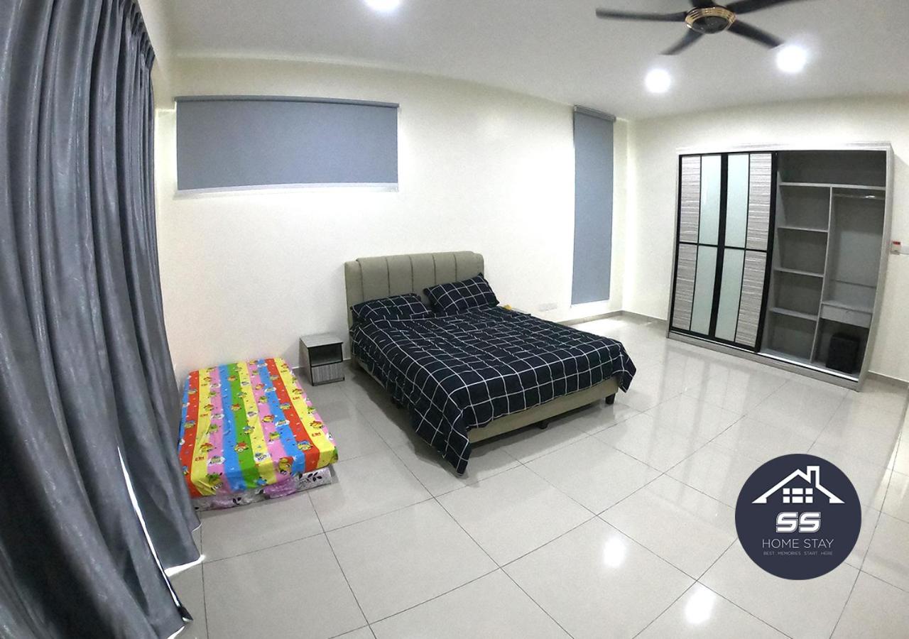PRIVATE SWIMMING POOL/ KTV /BBQ /PARTY EVENT