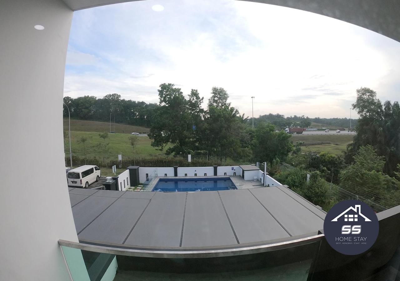 PRIVATE SWIMMING POOL/ KTV /BBQ /PARTY EVENT