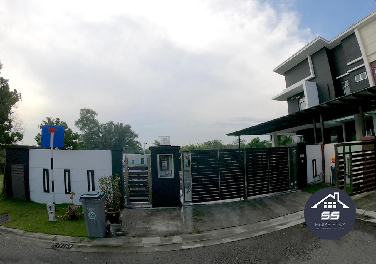 PRIVATE SWIMMING POOL/ KTV /BBQ /PARTY EVENT