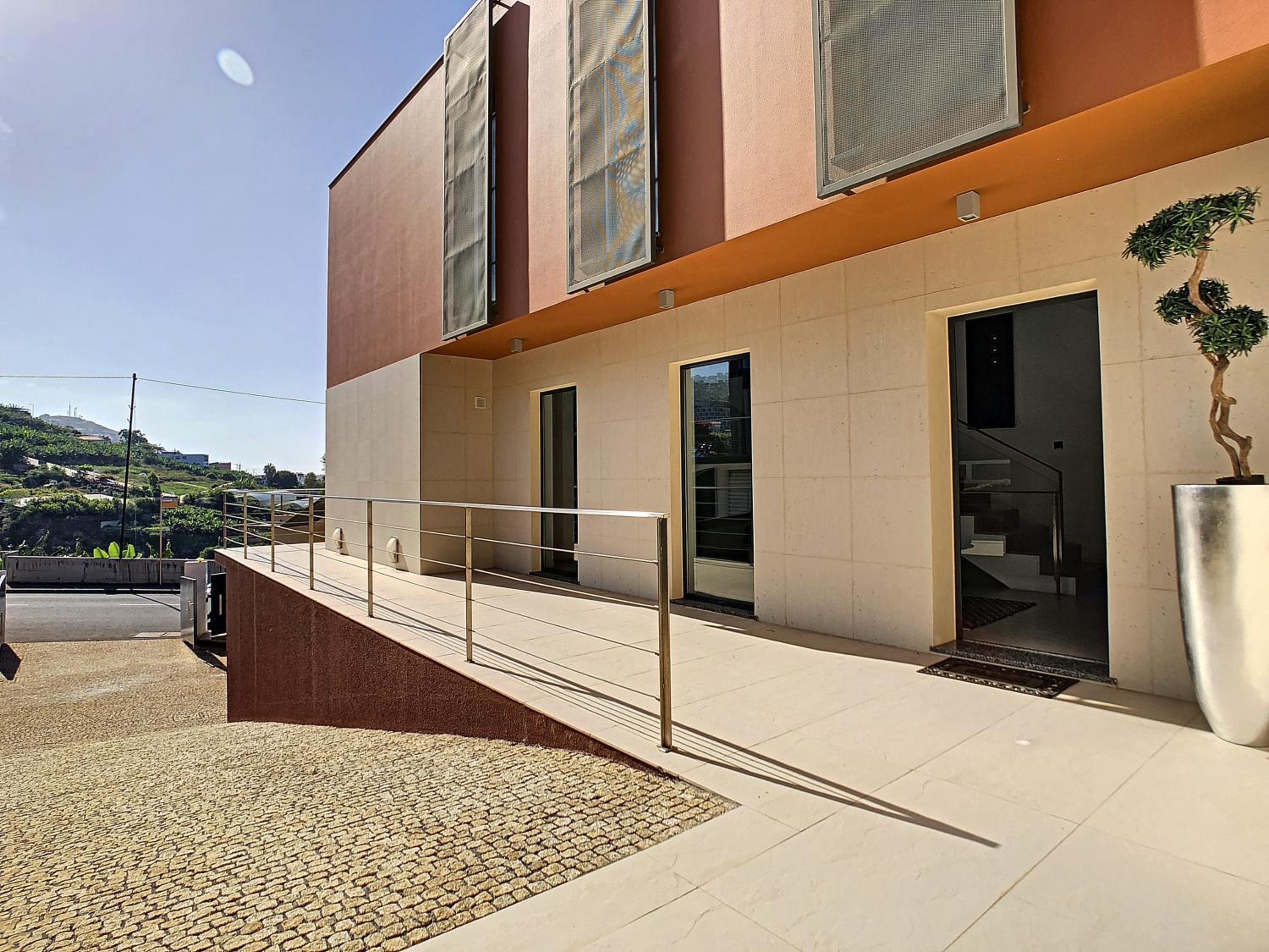 Villa Vitoria - by LovelyStay