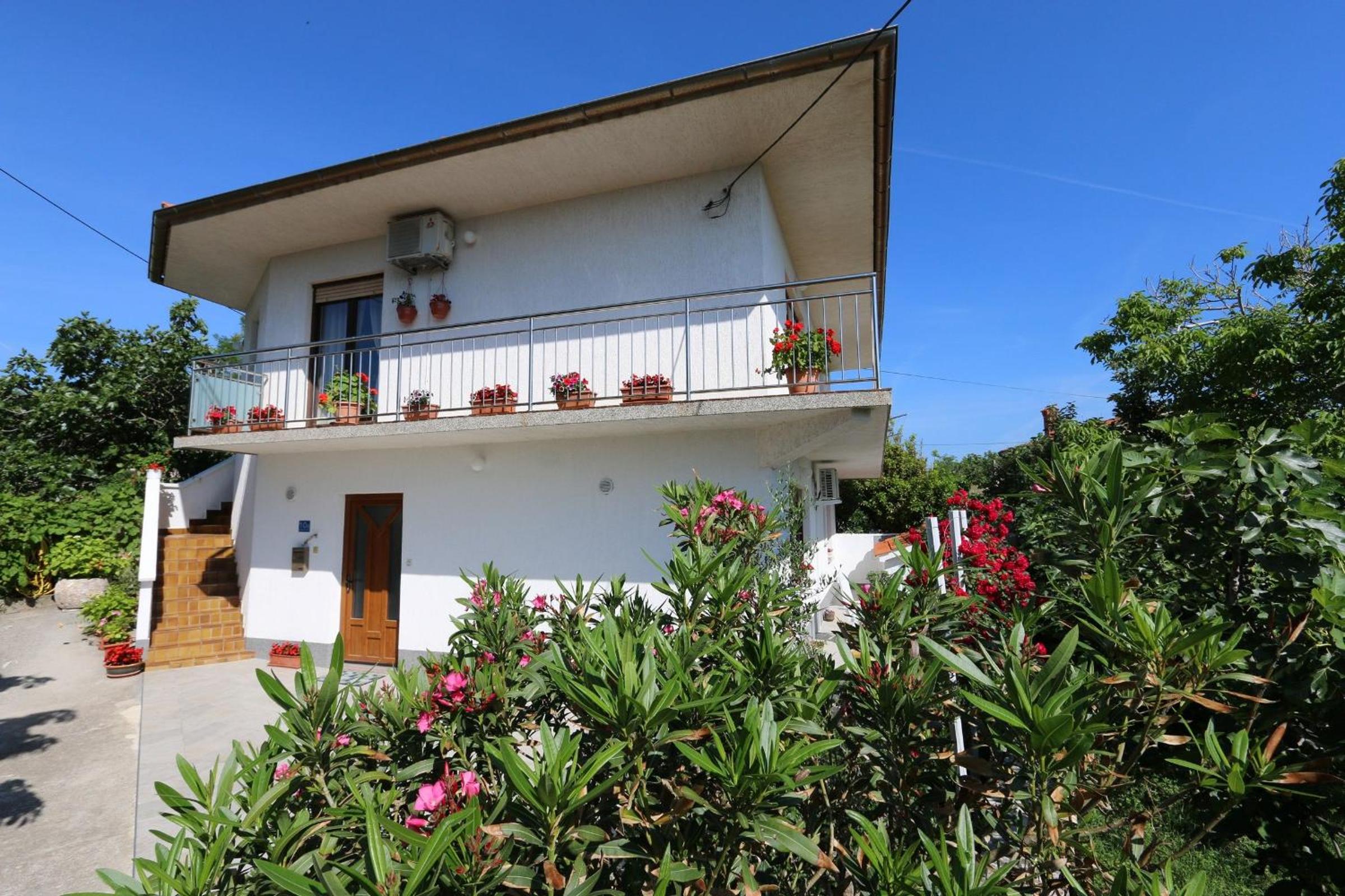 Apartment Car Marica view 2