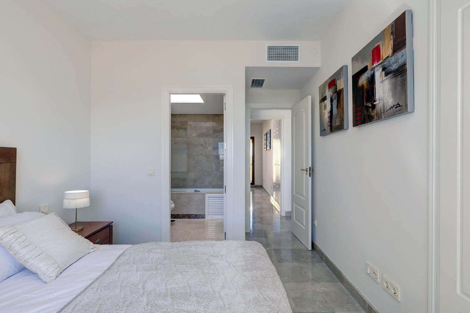 Duquesa Village Apartment - 2 Bed/2 Bath apartment with panoramic sea views view 4