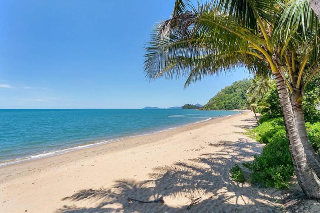 Trinity Beach Vacations - The Beach House 3BR Waterfront Apartment, Own WIFI - Property Image 3