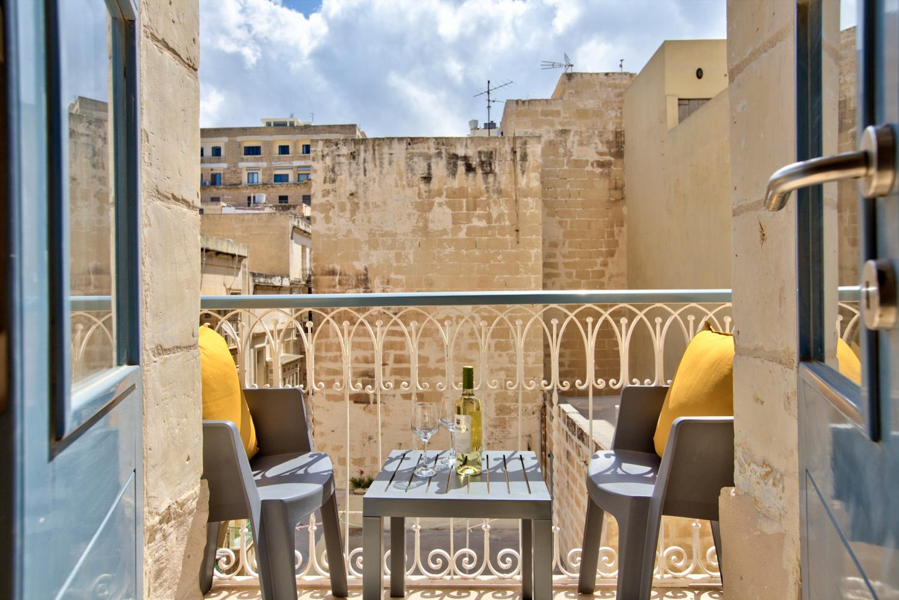 Ursula Apartments Self Catering Studios and 1-BR in Central Valletta by Tritoni Hotels view 4