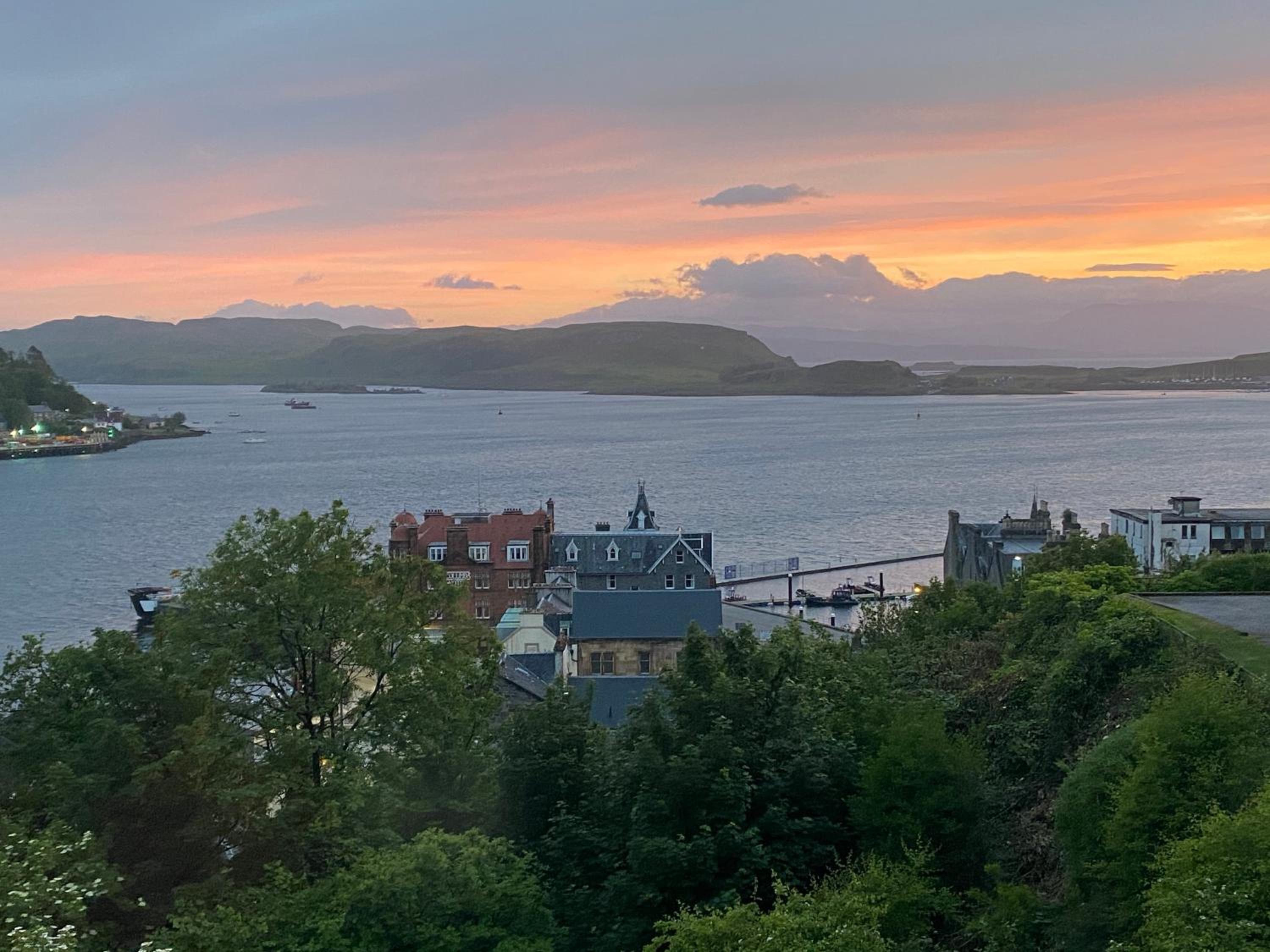 Hotel Ardmor Guest House - Image 1