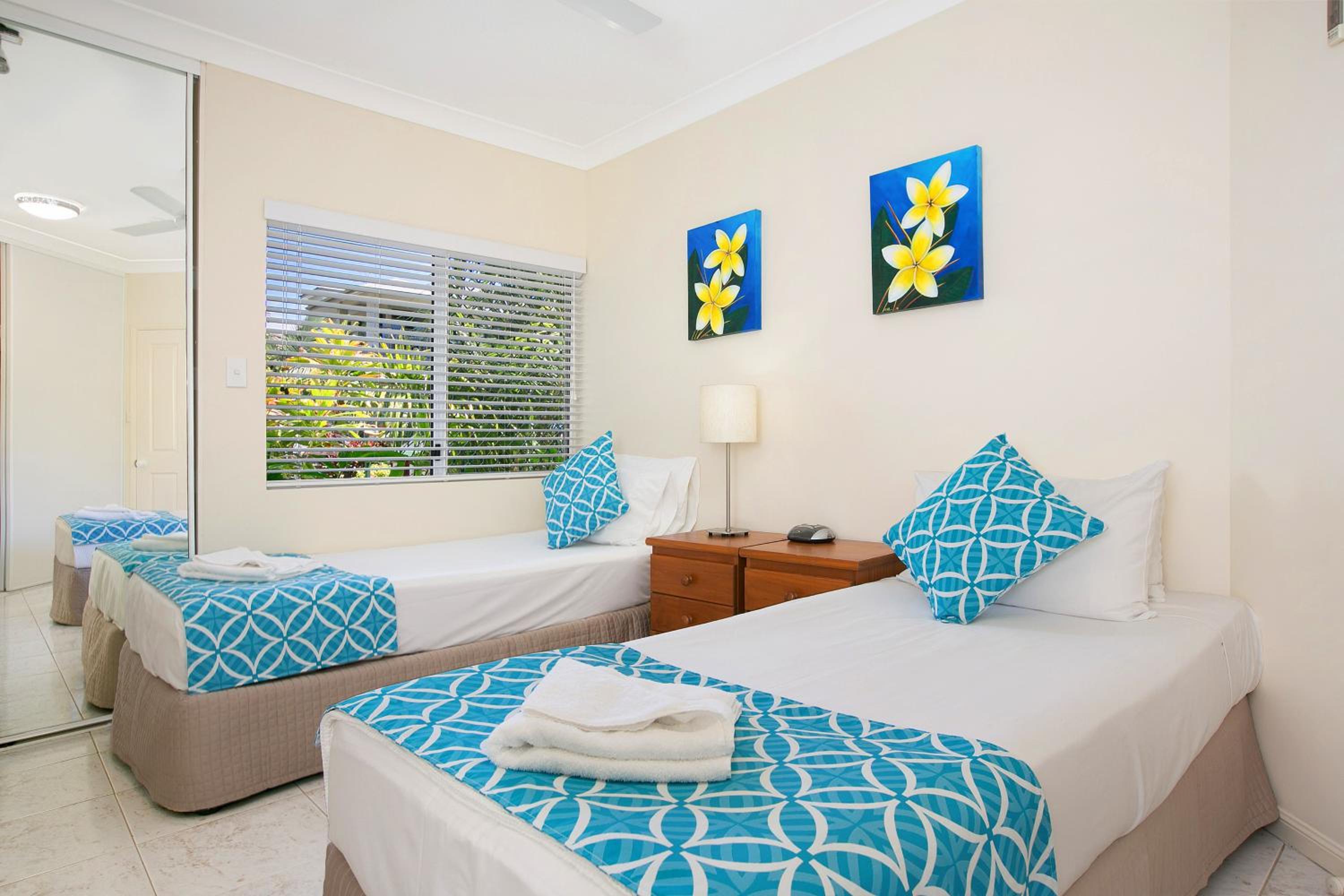 Trinity Beach Vacations - The Beach House 3BR Waterfront Apartment, Own WIFI - Property Image 15