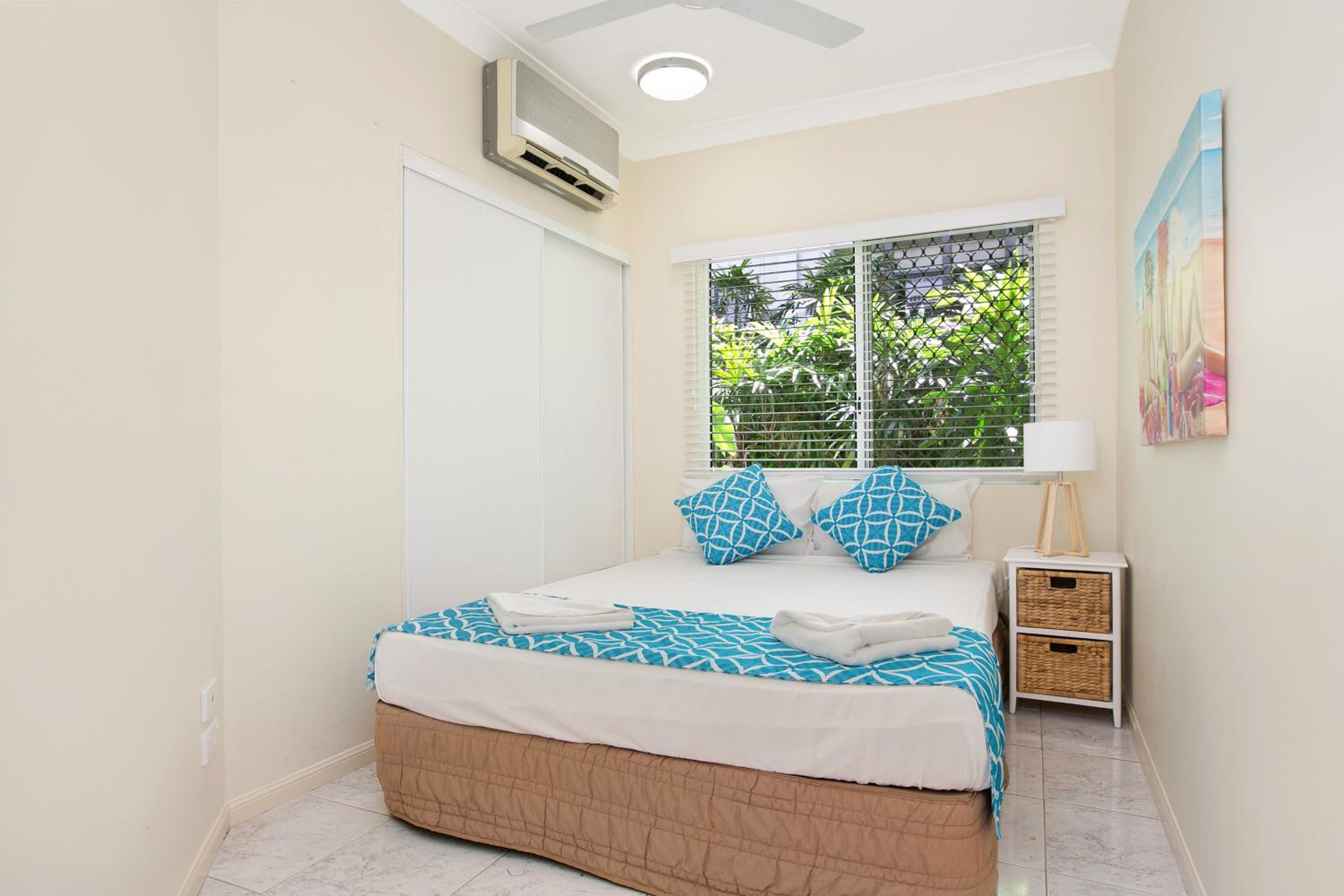 Trinity Beach Vacations - The Beach House 3BR Waterfront Apartment, Own WIFI - Property Image 14