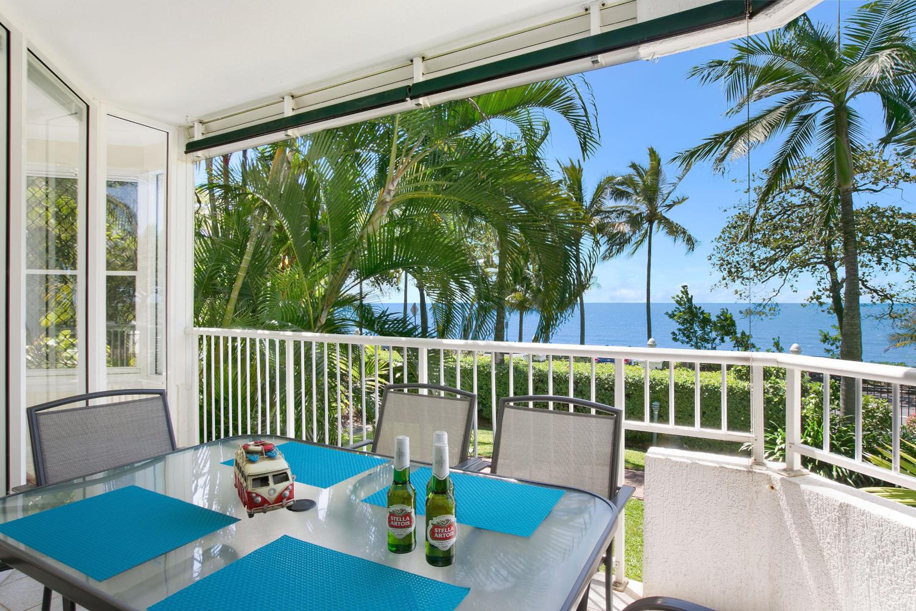 Trinity Beach Vacations - The Beach House 3BR Waterfront Apartment, Own WIFI - Property Image 1