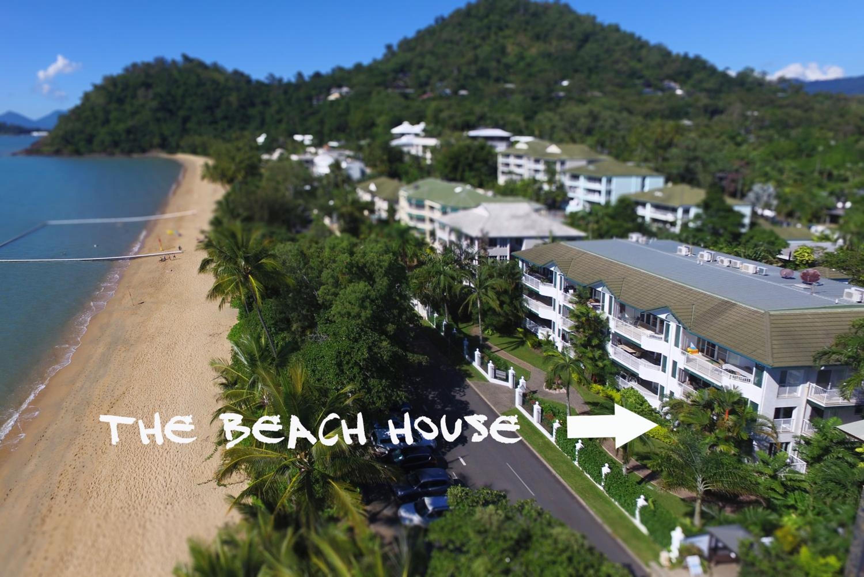 Trinity Beach Vacations - The Beach House 3BR Waterfront Apartment, Own WIFI - Property Image 6