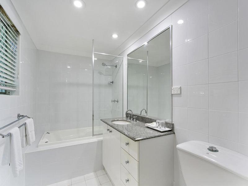 Trinity Beach Vacations - The Beach House 3BR Waterfront Apartment, Own WIFI - Property Image 2