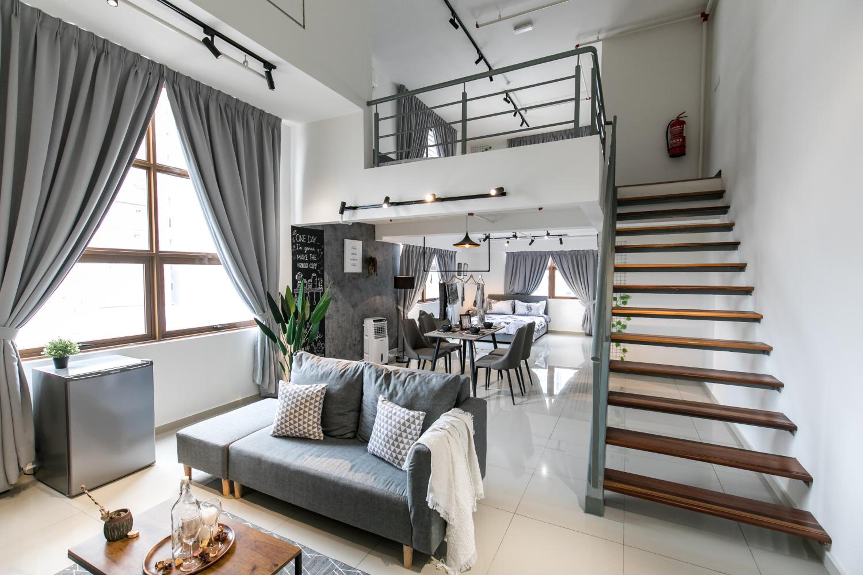Pinnacle Duplex@6Pax-5m Walk to Paradigm Mall+WIFI photo 1