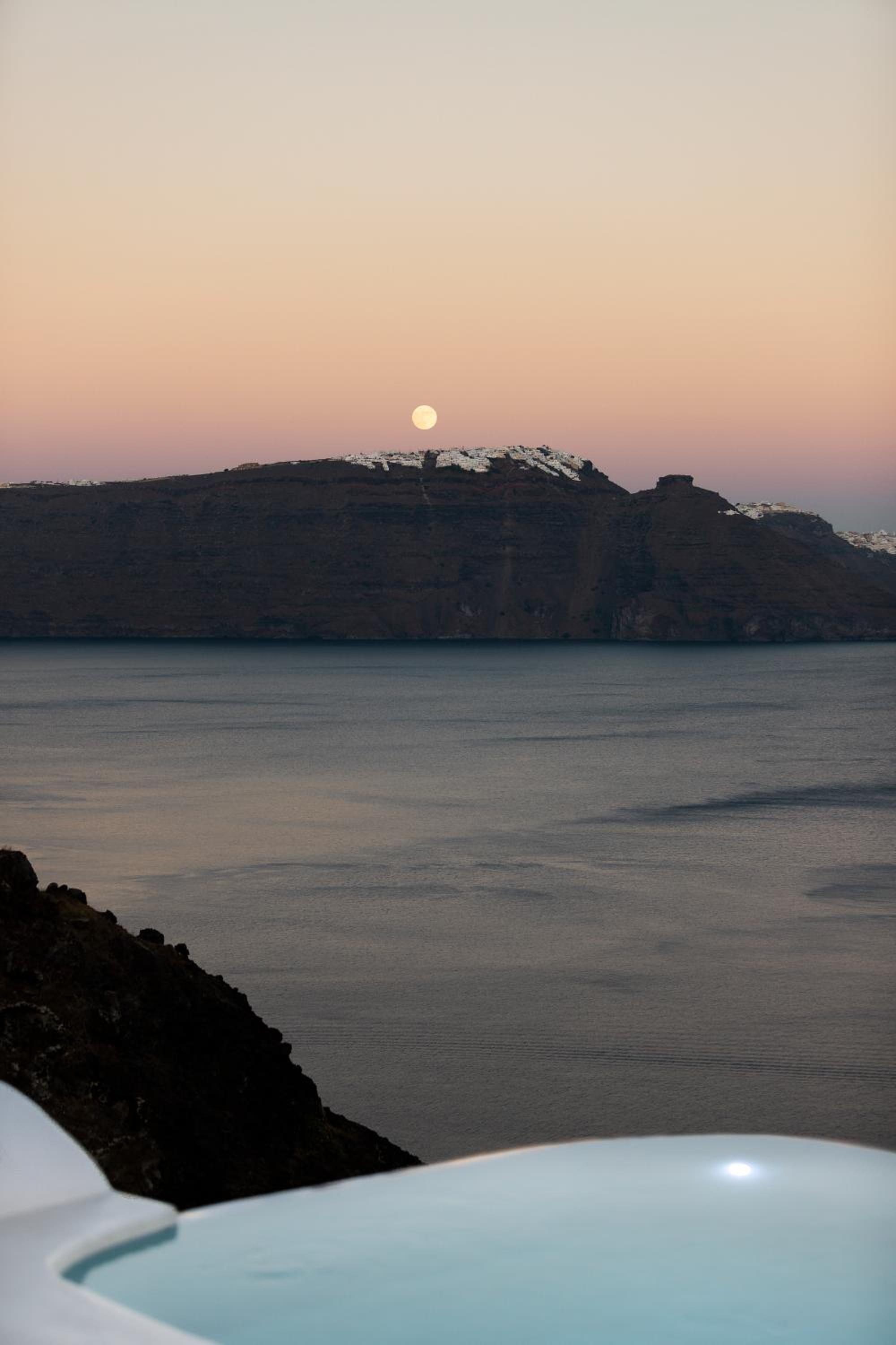 Oia Vacations - Armenaki - Property Image 2