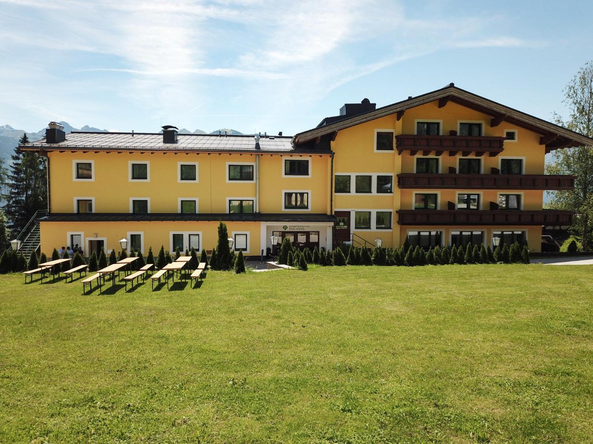 Mountain Hotel & Hostel