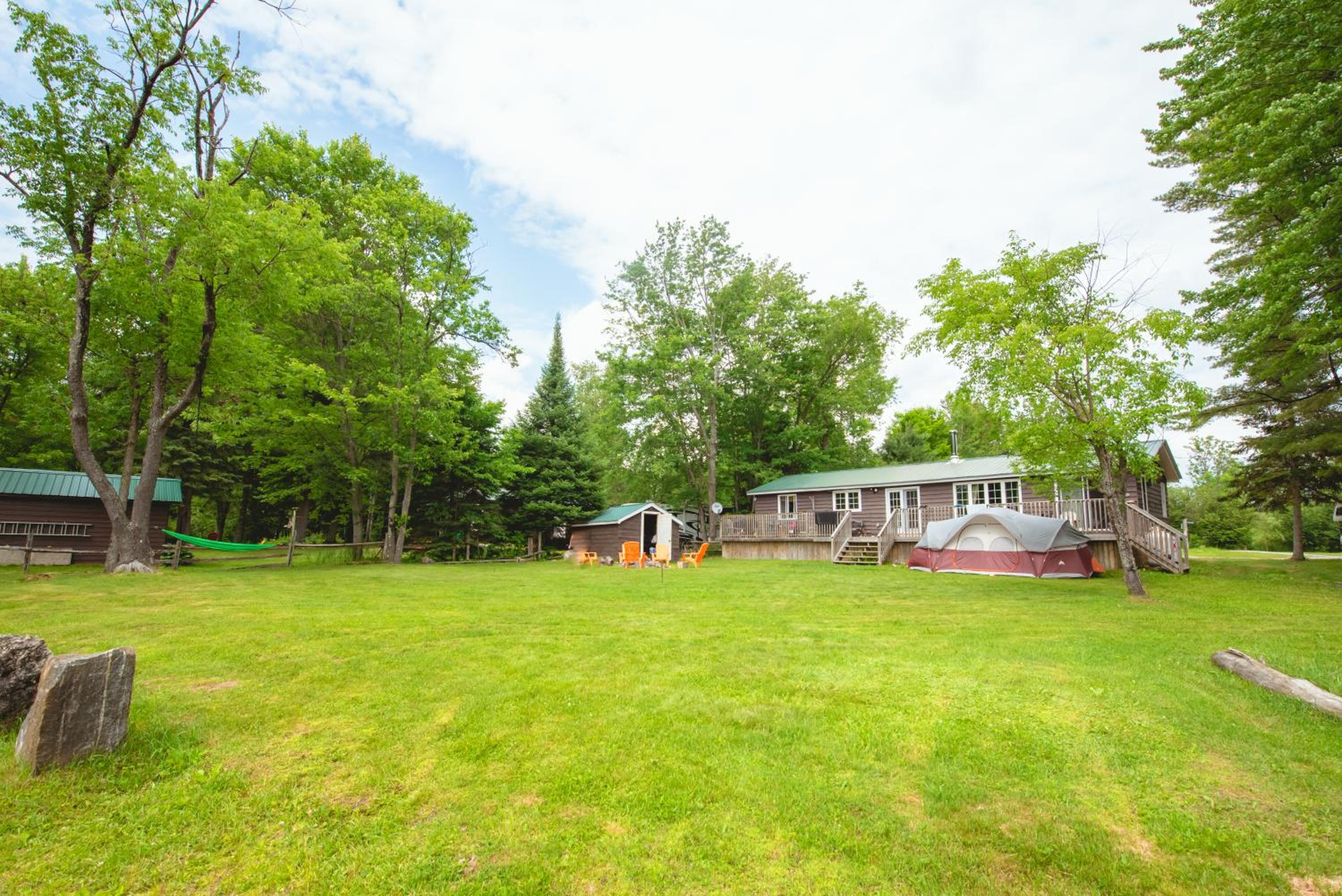 Beautiful 3 Bdrm + Bunkie Waterfront Cottage Near Gull Lake