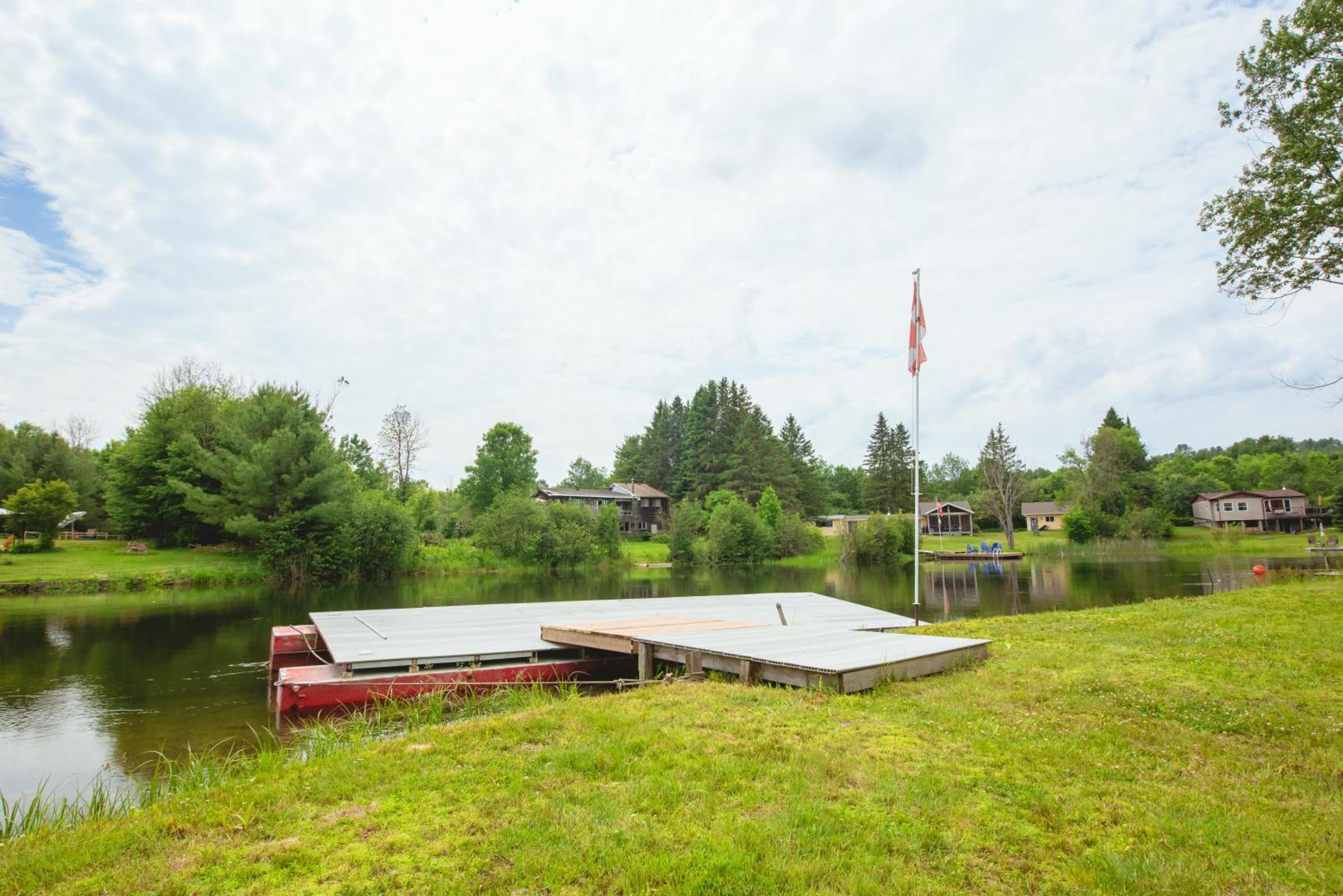 Beautiful 3 Bdrm + Bunkie Waterfront Cottage Near Gull Lake