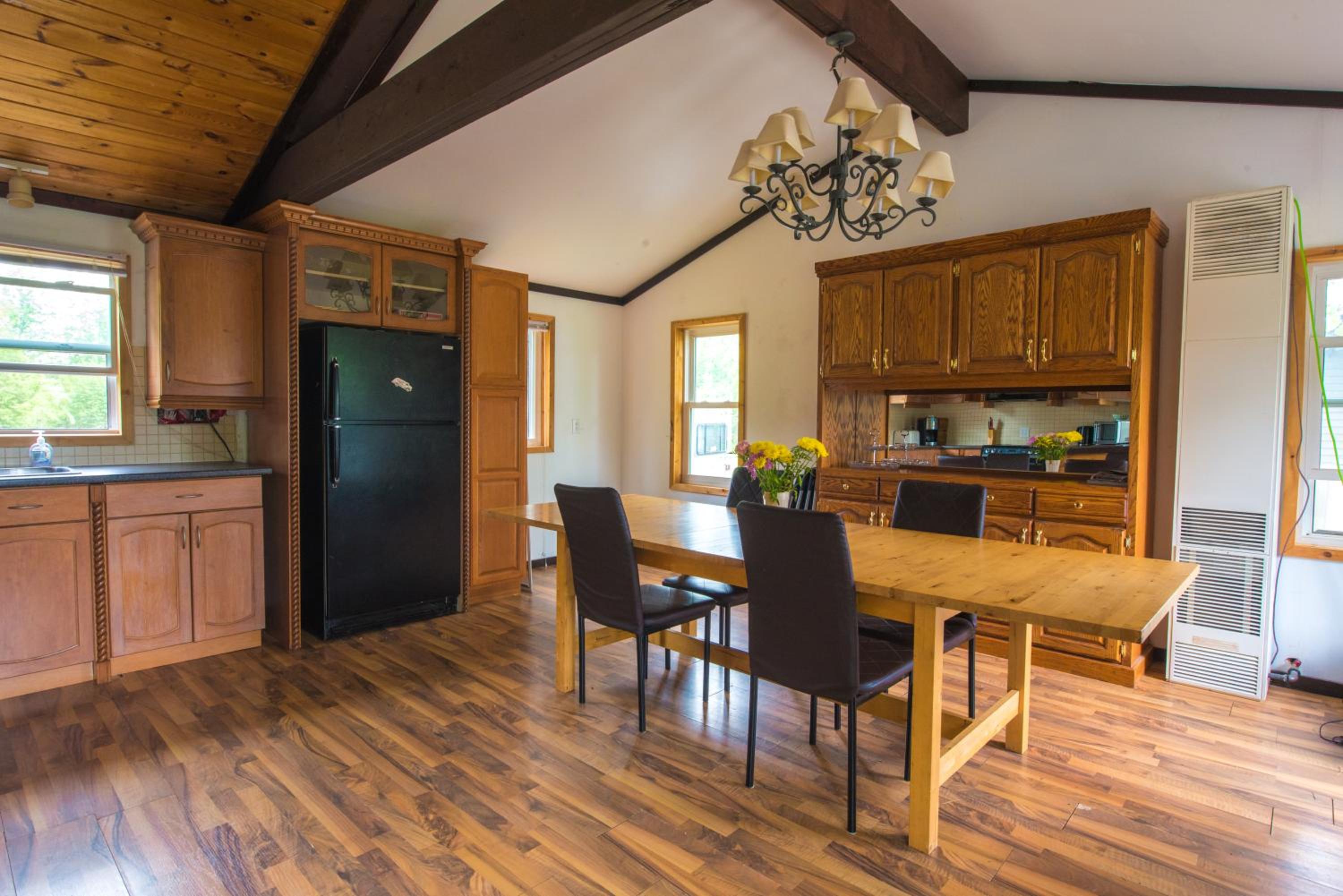 Beautiful 3 Bdrm + Bunkie Waterfront Cottage Near Gull Lake