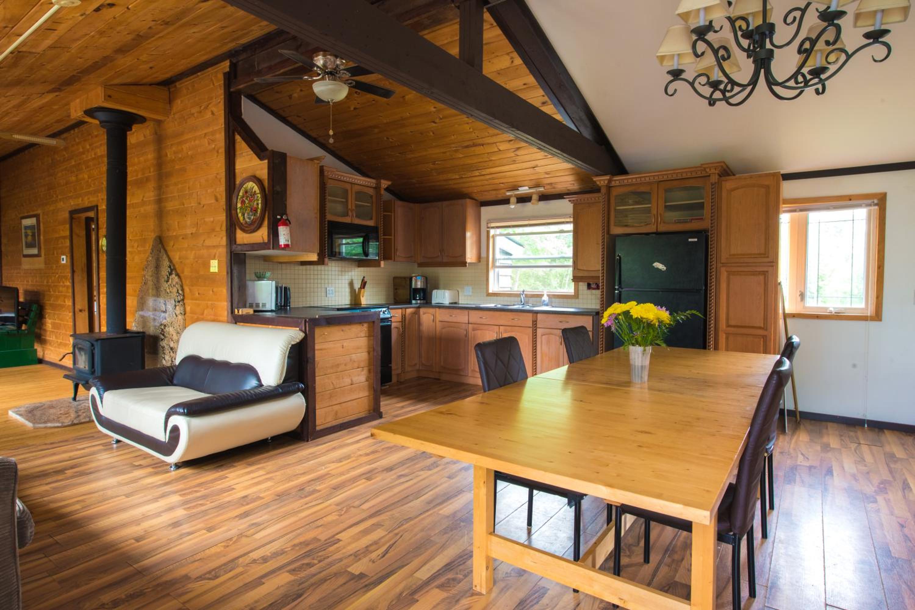 Beautiful 3 Bdrm + Bunkie Waterfront Cottage Near Gull Lake
