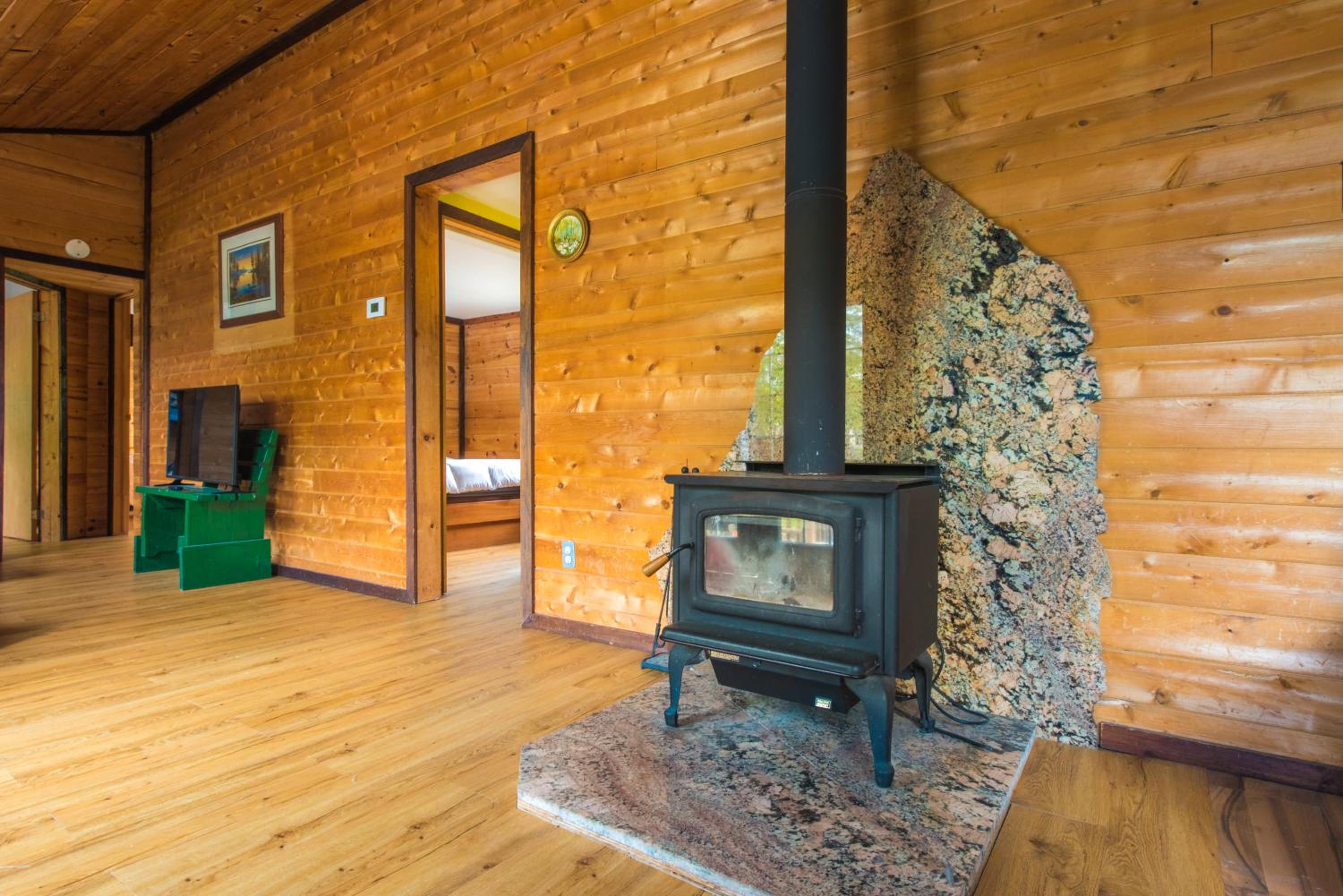 Beautiful 3 Bdrm + Bunkie Waterfront Cottage Near Gull Lake