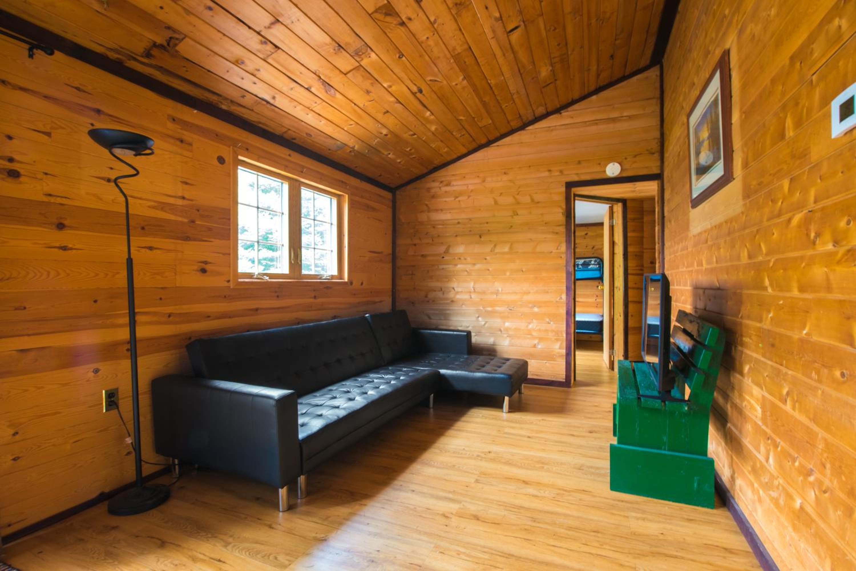 Beautiful 3 Bdrm + Bunkie Waterfront Cottage Near Gull Lake
