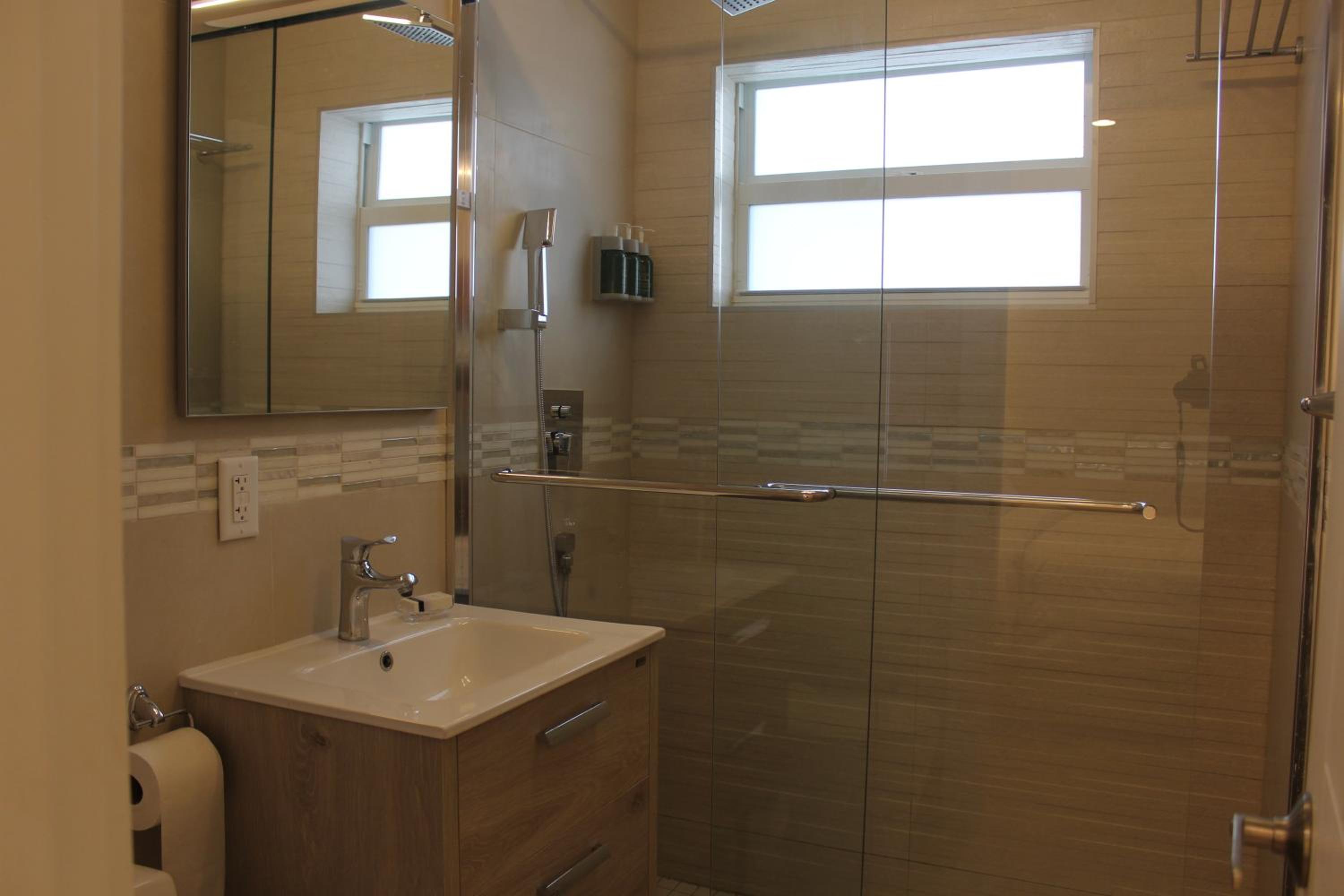 Diane Oceanfront Suites