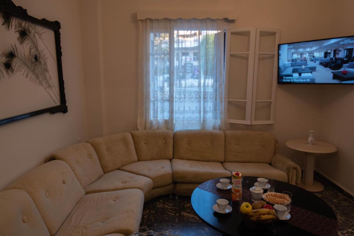 Reina House view 3