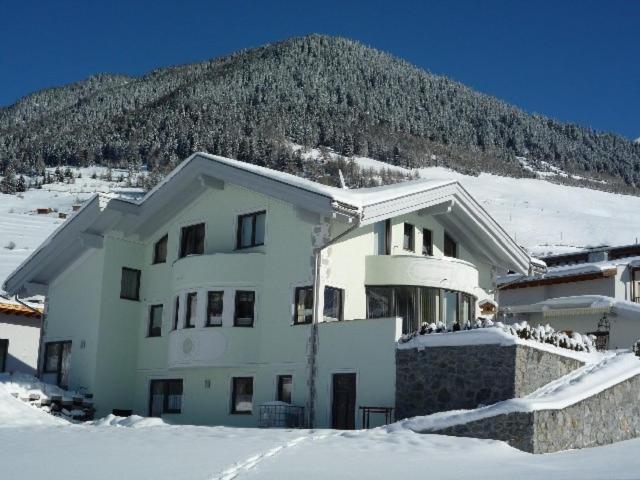 Apart Benita view 3