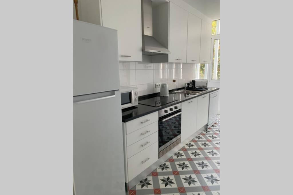 Casa do Largo Sardinha - Very central apartment with AC view 2