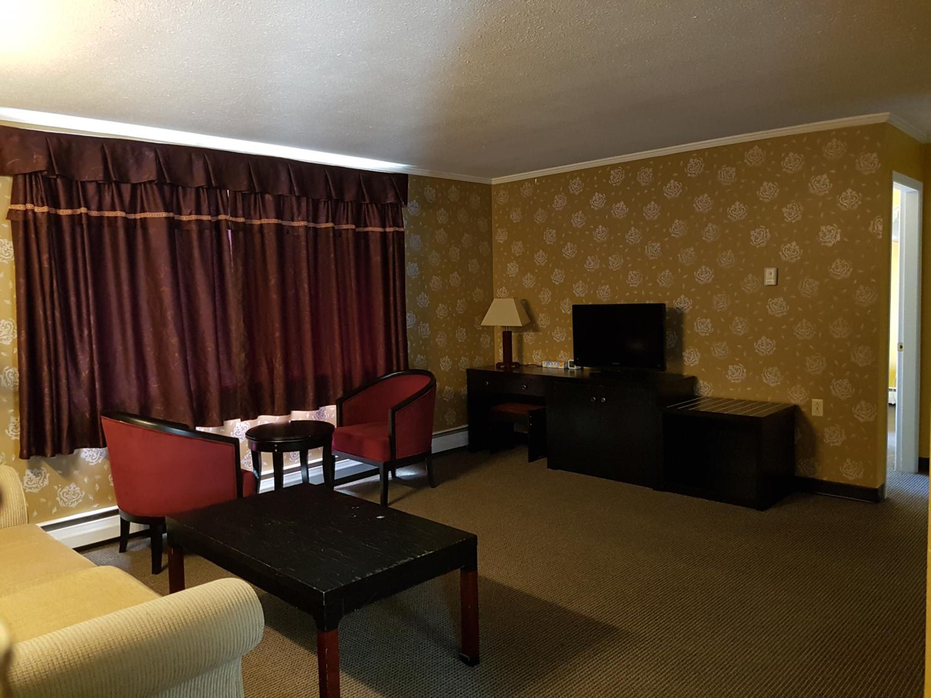 Alpine Inn & Suites