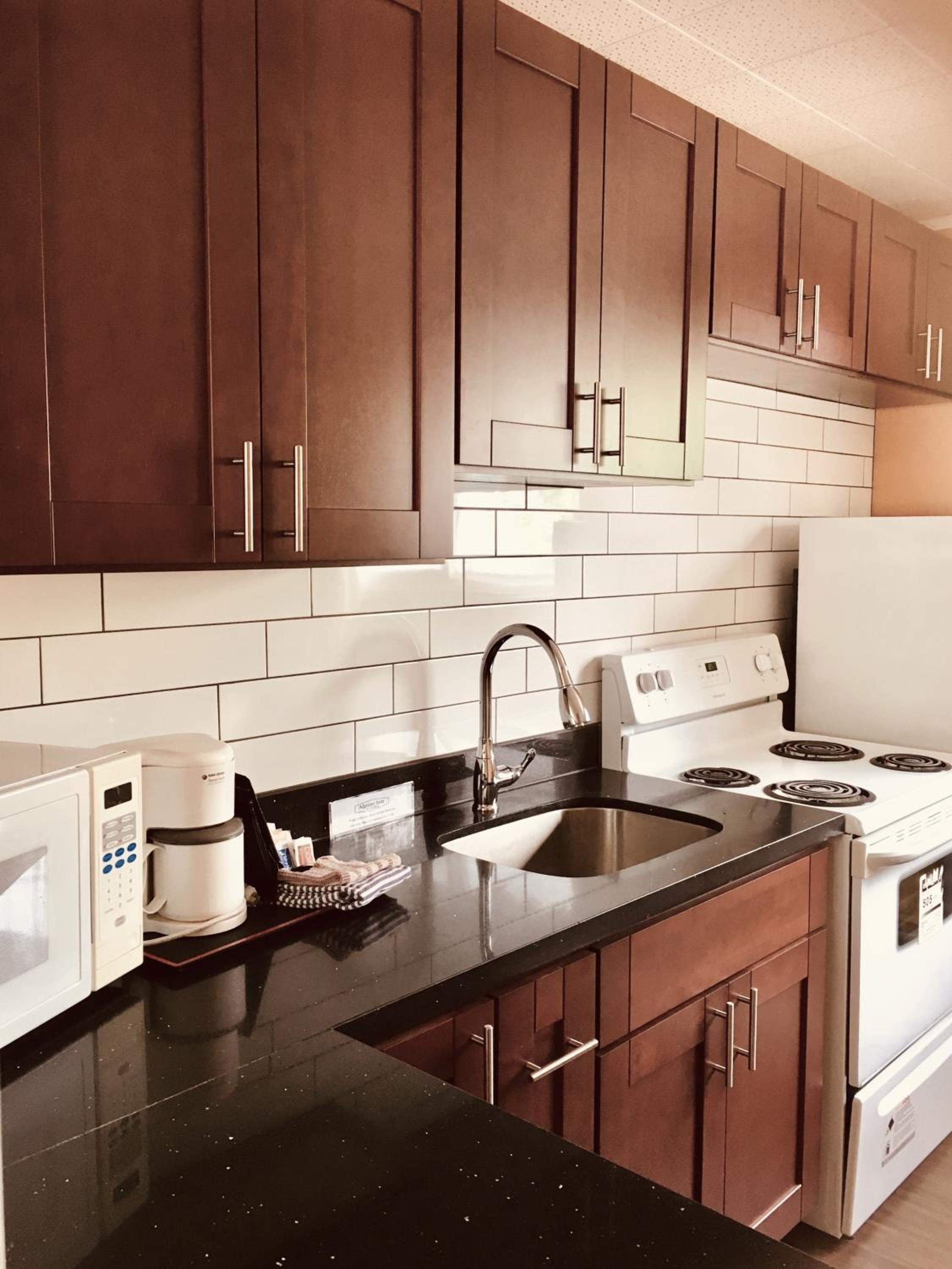 Alpine Inn & Suites
