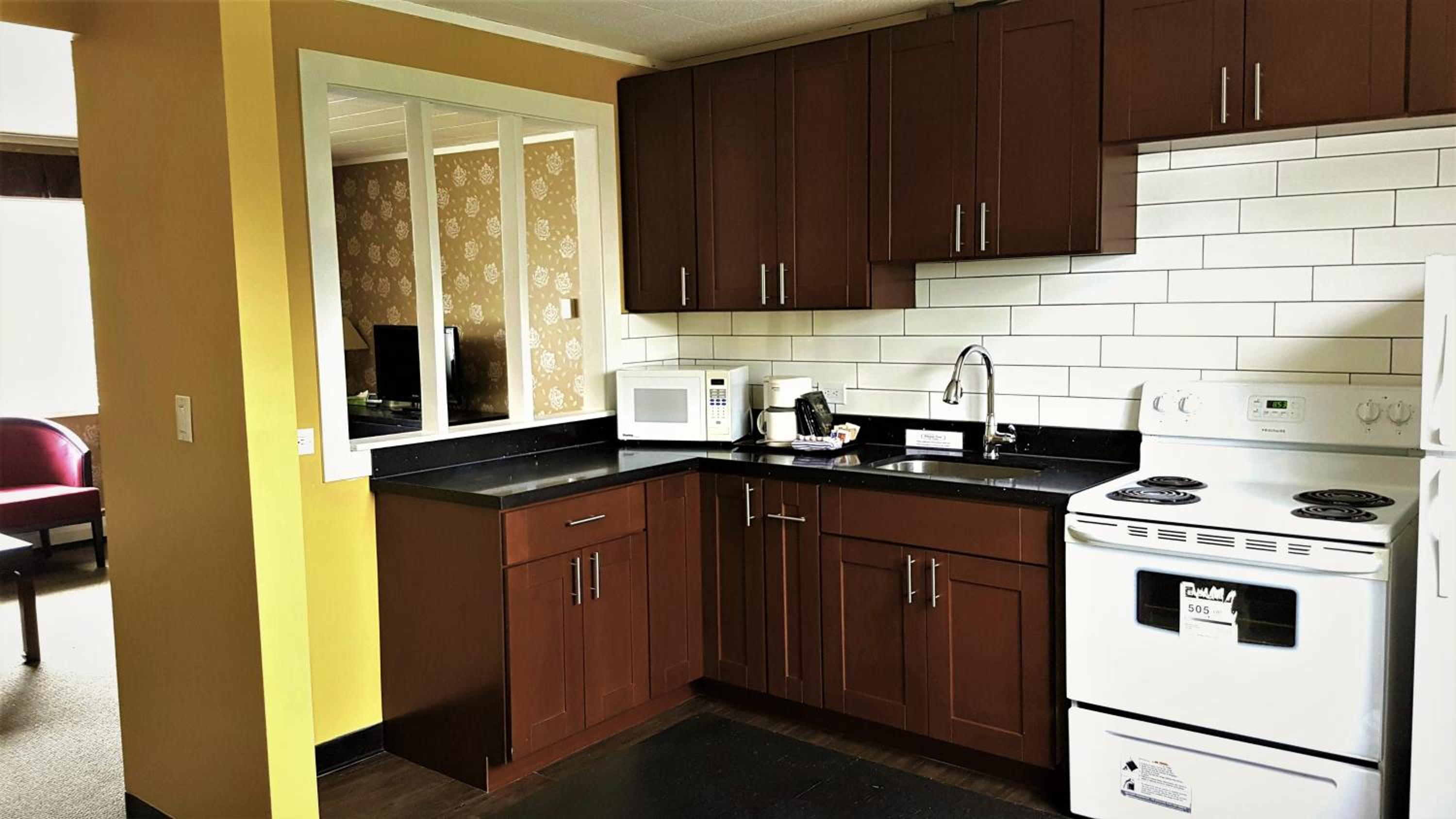 Alpine Inn & Suites