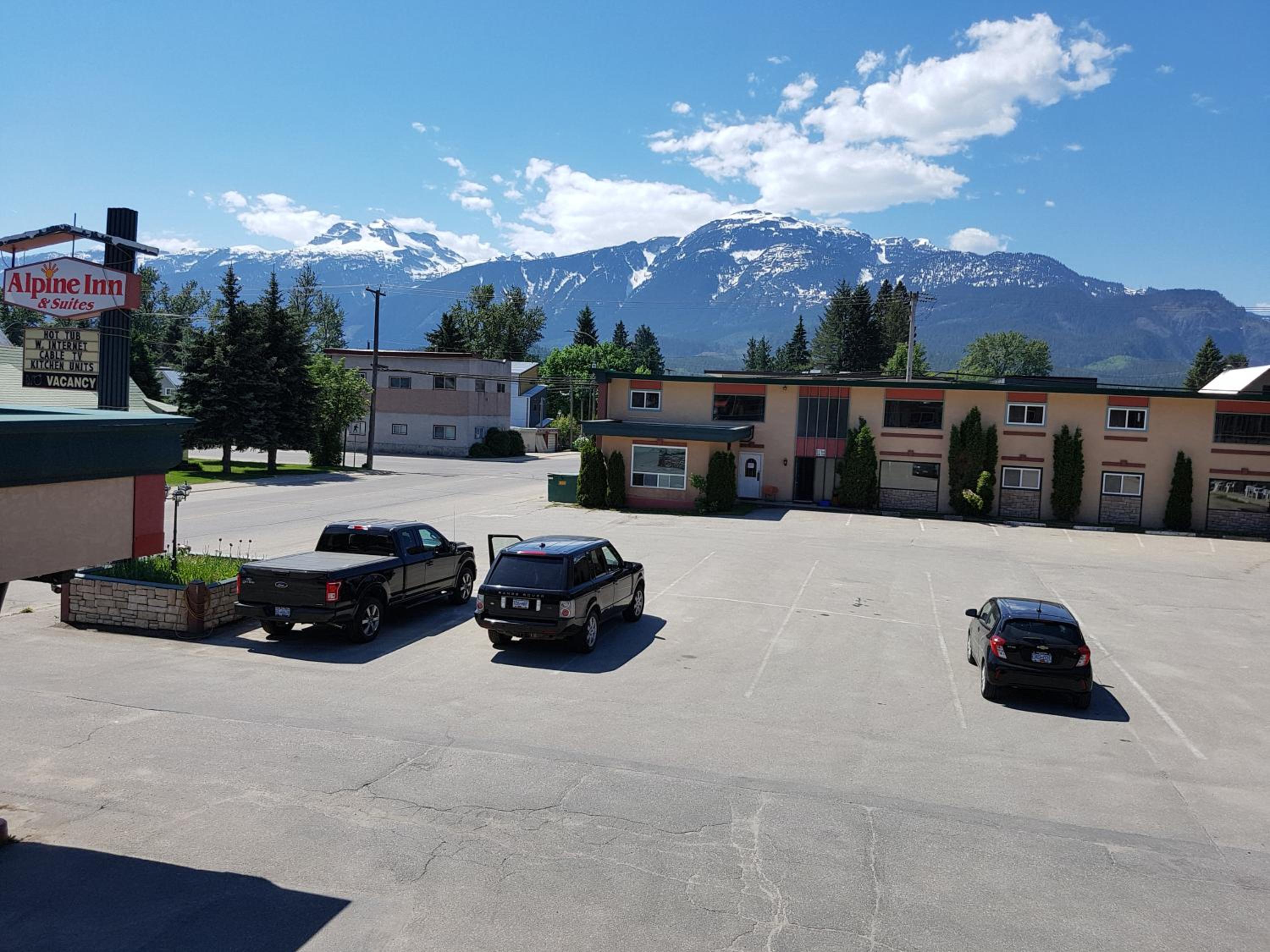 Alpine Inn & Suites