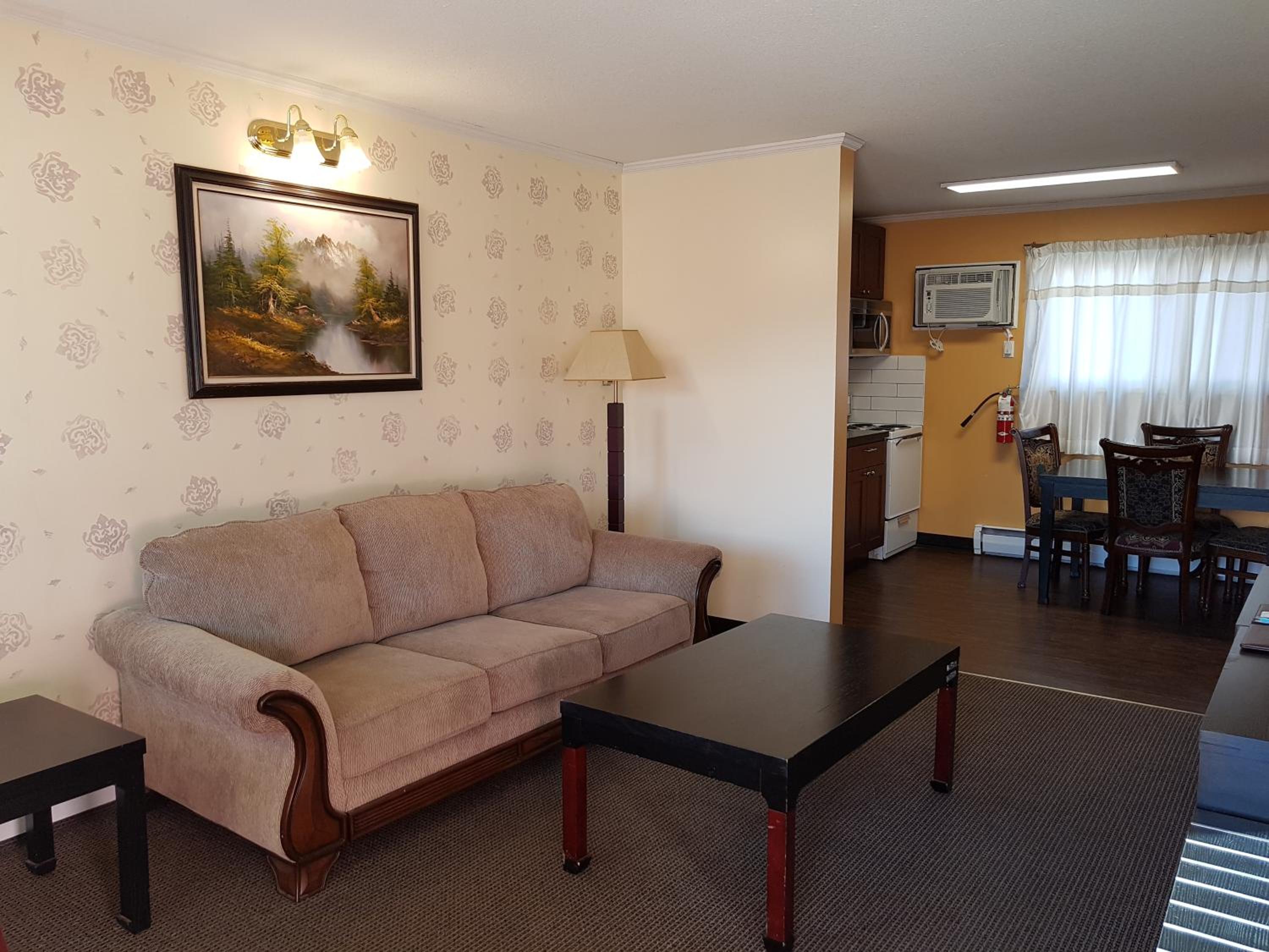 Alpine Inn & Suites