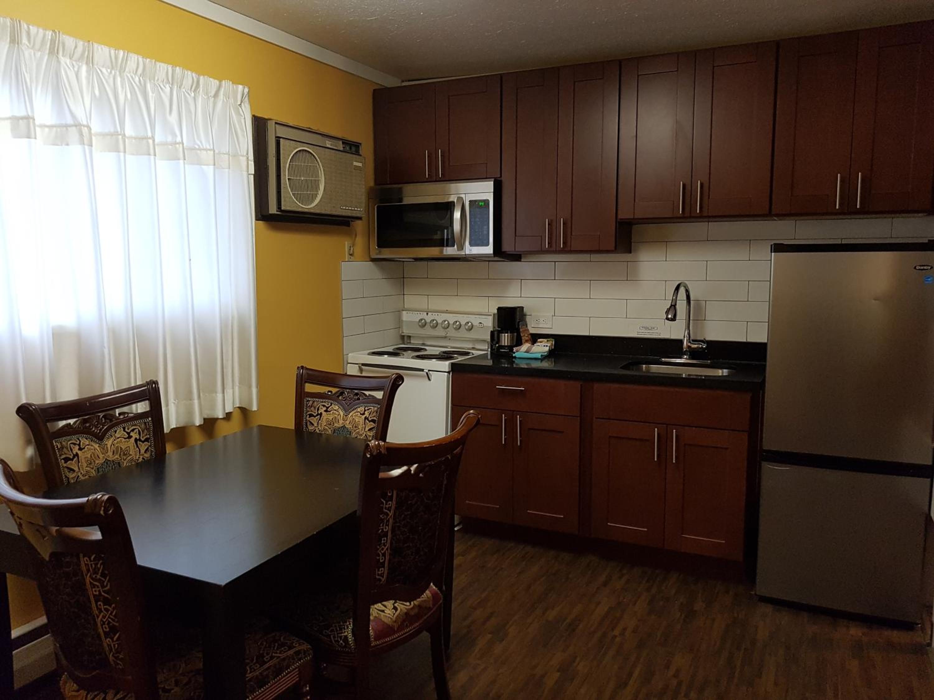 Alpine Inn & Suites