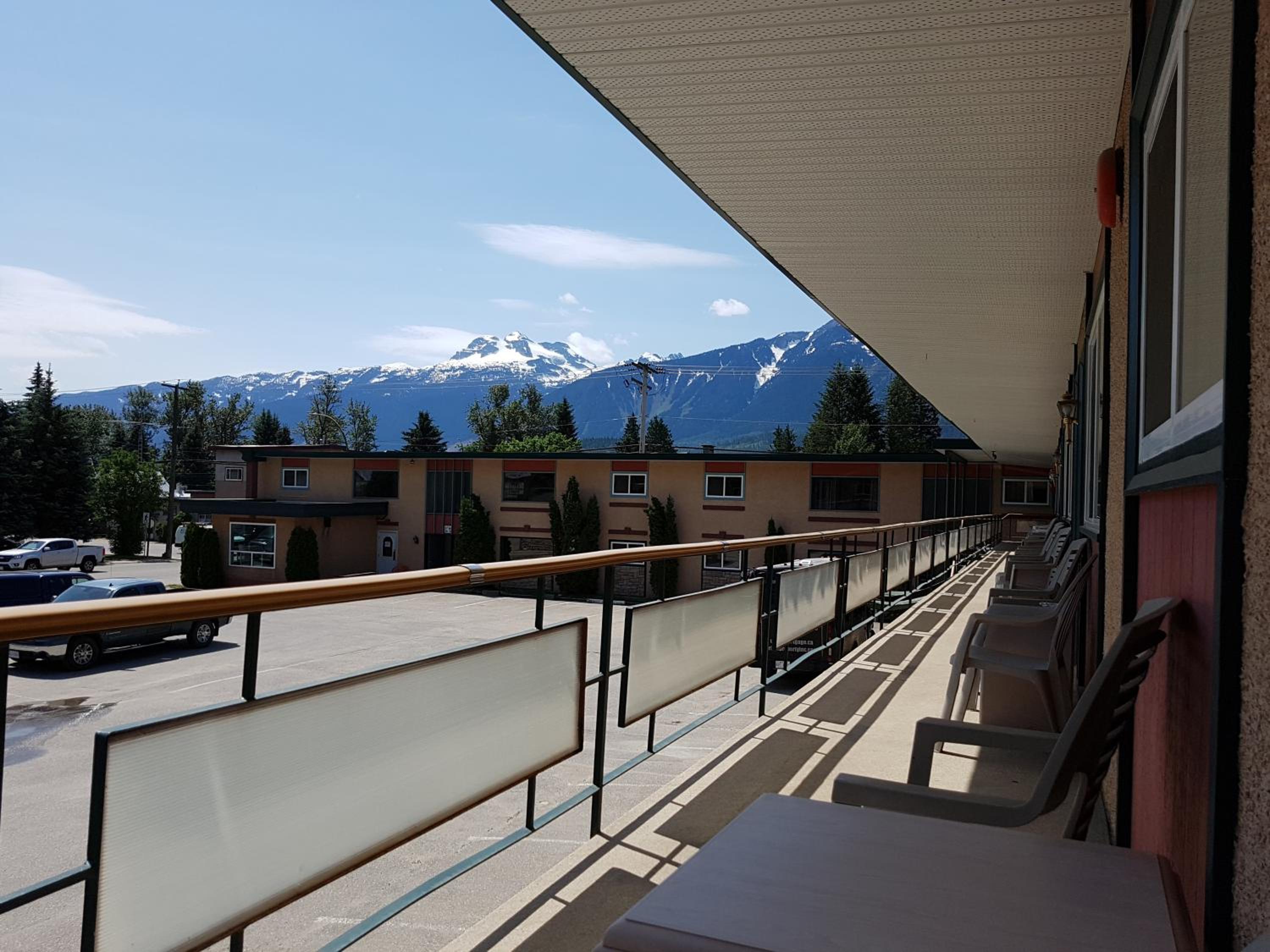 Hotel Alpine Inn & Suites - Image 1