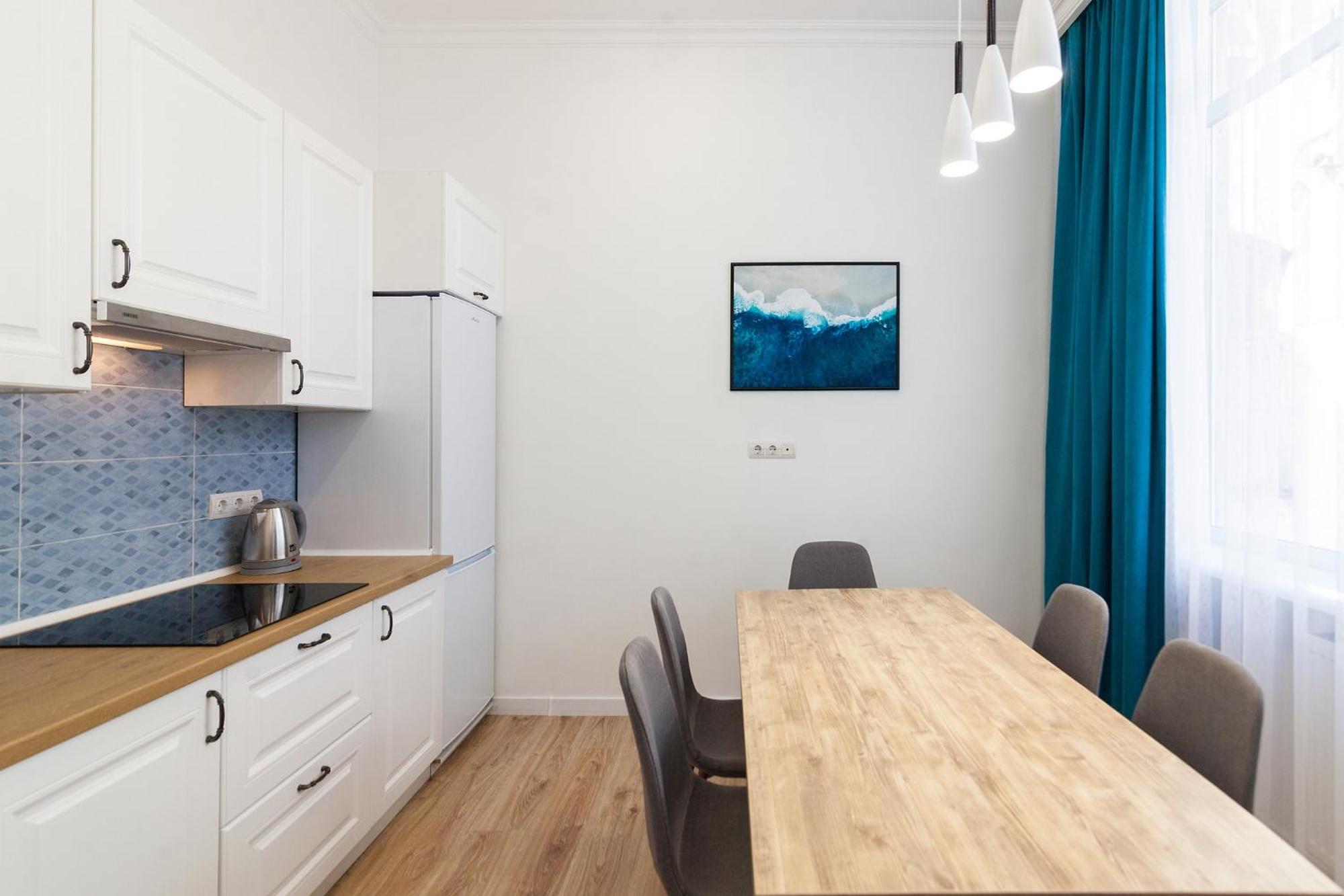 LEOGRAND Three Bedrooms VIP Apartments on Kniazia Romana 12 view 4