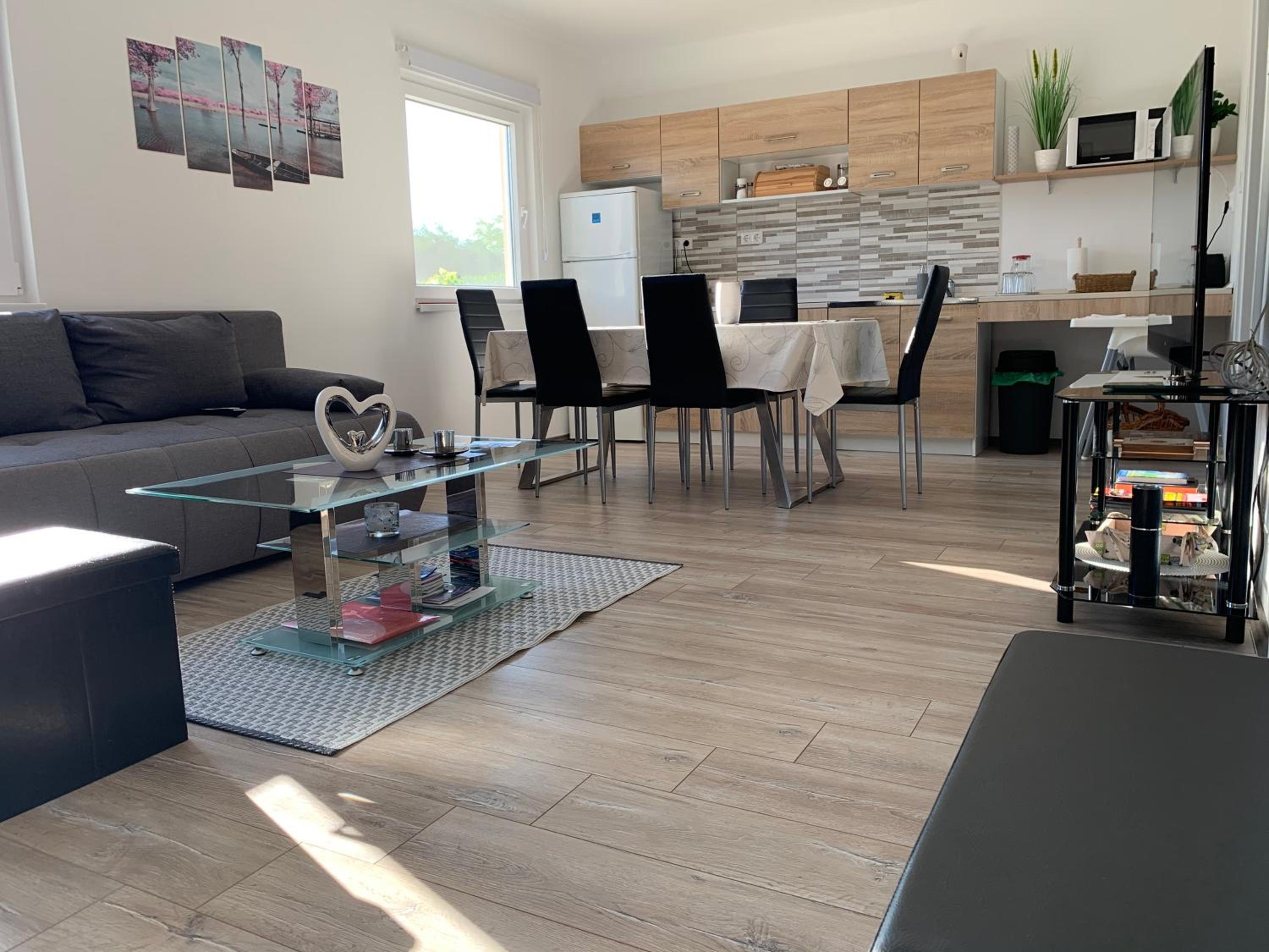 Fullhouse Apartmanház view 4