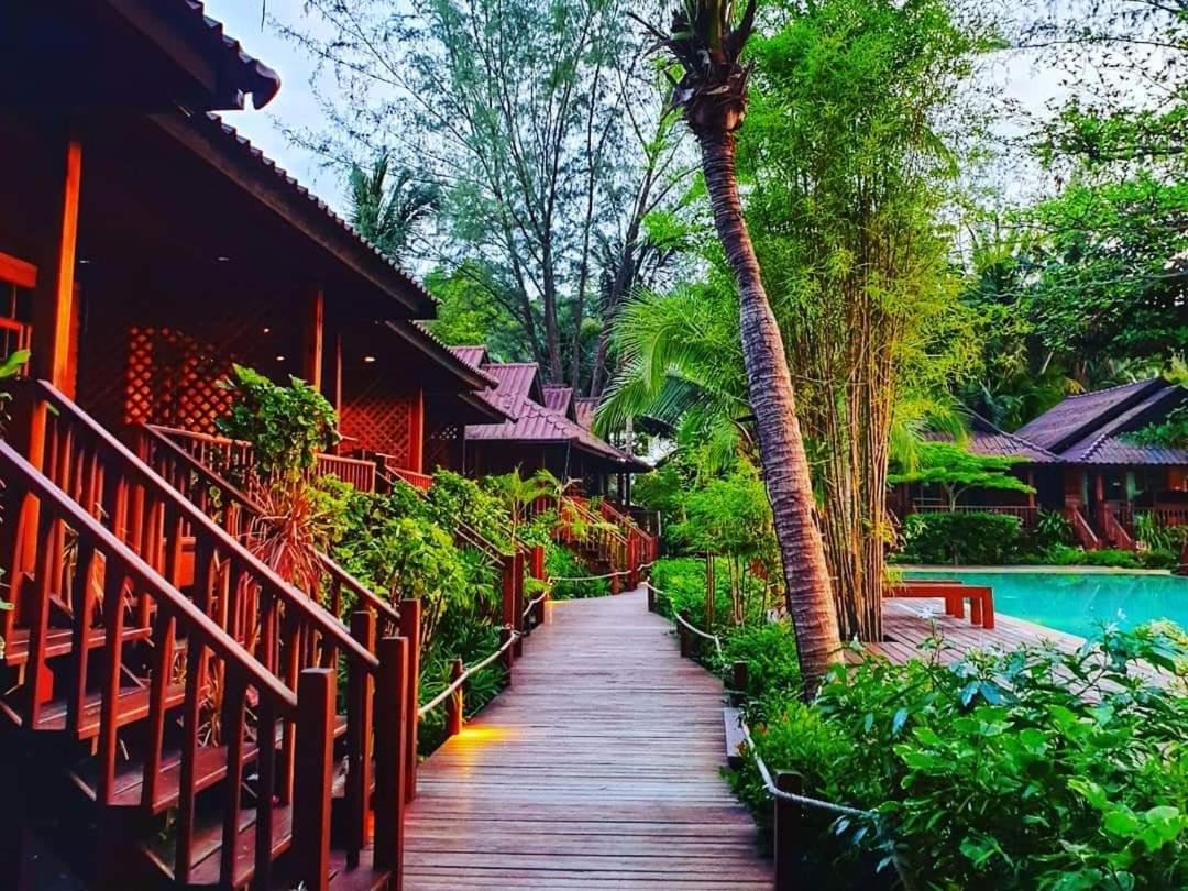 Hotel Salad Hut - Image 1