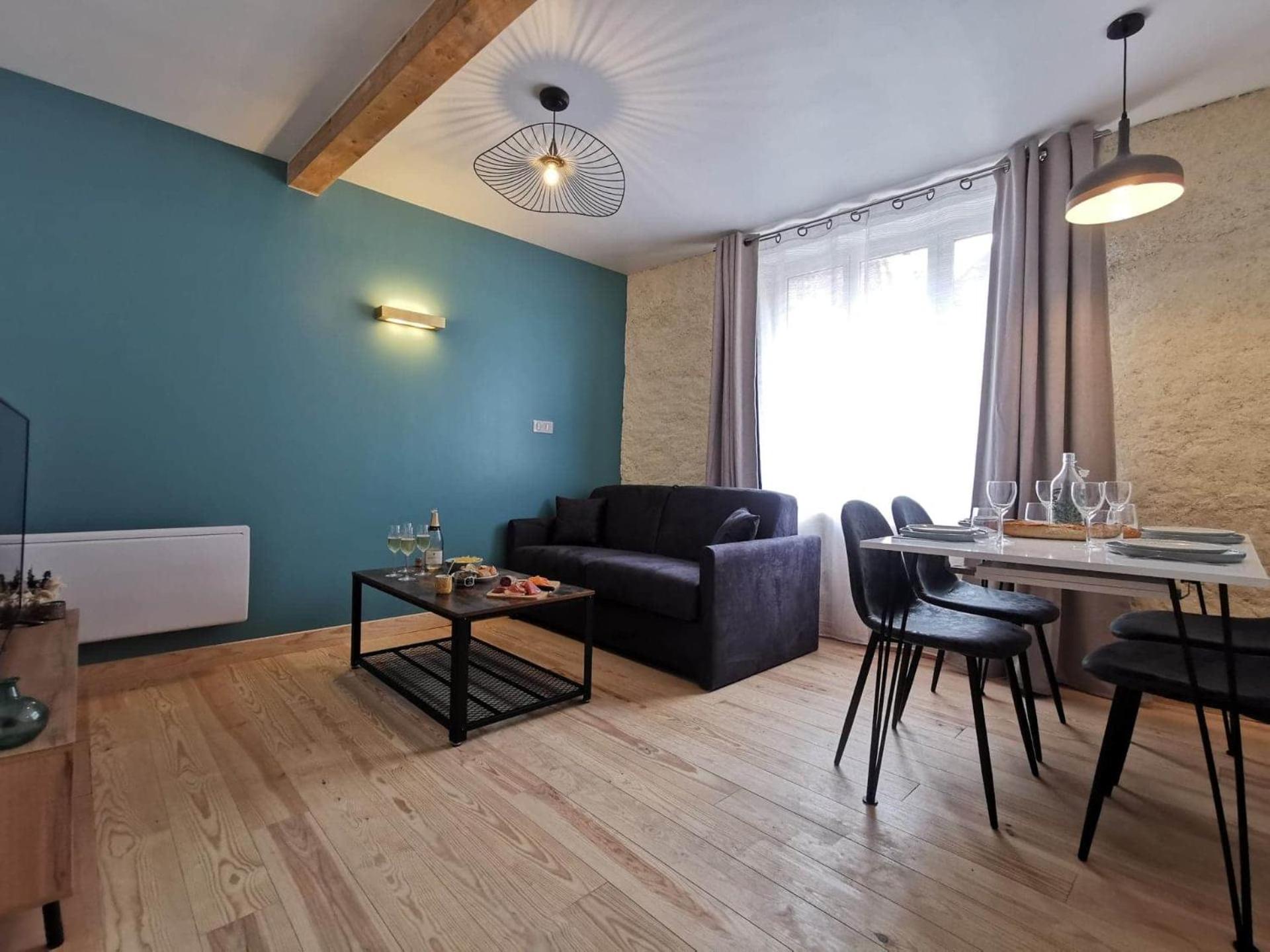 Les appartements du centre, refaits à neuf, climatisés, hyper centre, 50m à pieds des commerces, restaurants, parking gratuit view 3