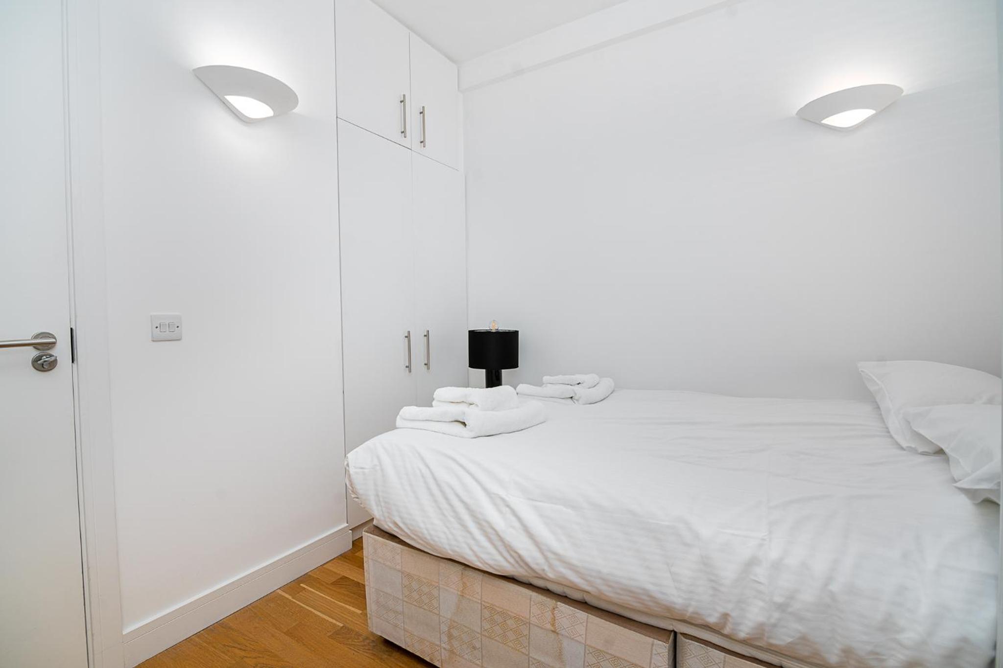 Modern 1 Bed Flat in Holborn, London for up to 2 people with free wifi photo 2