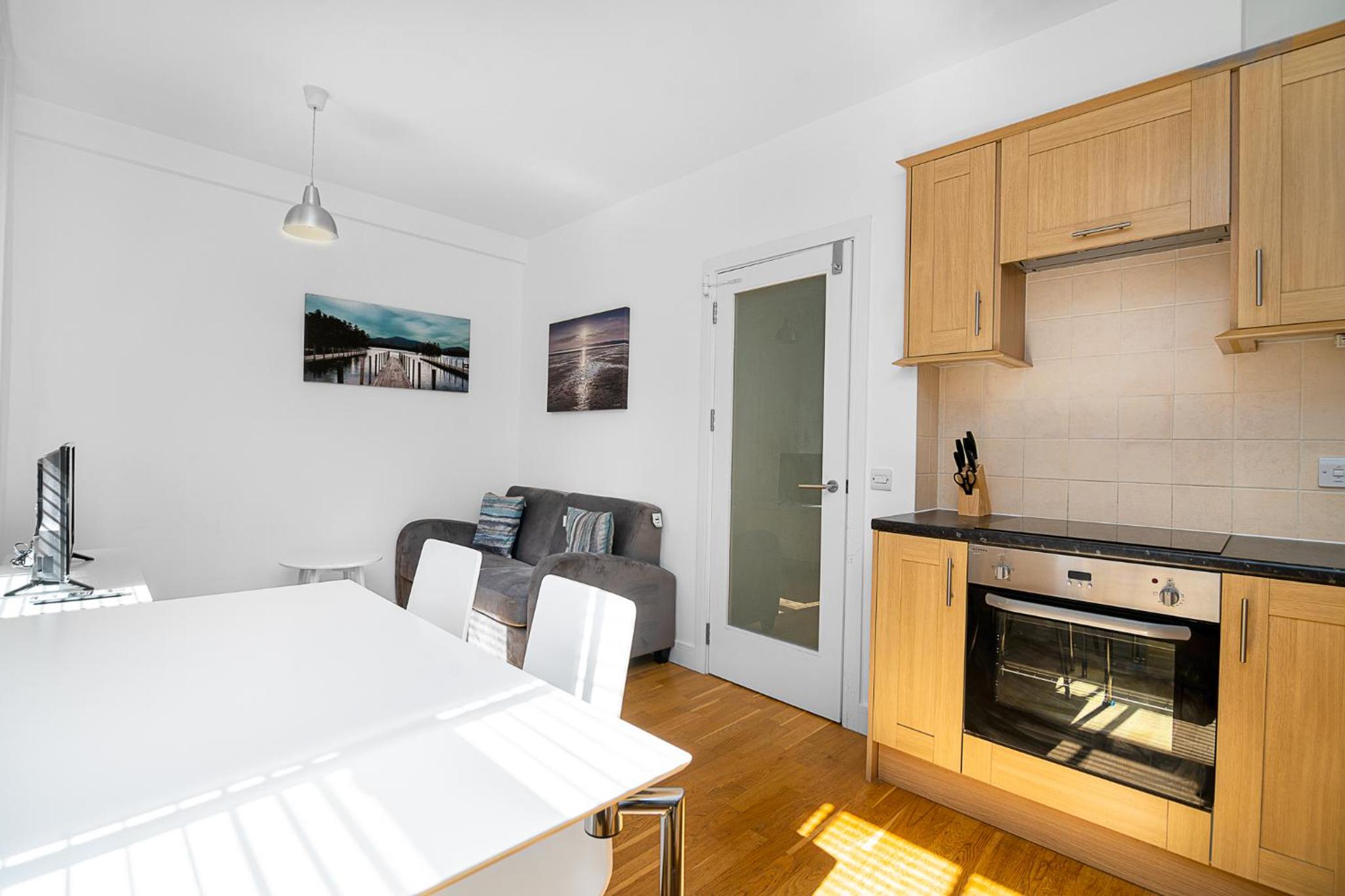 Modern 1 Bed Flat in Holborn, London for up to 2 people with free wifi photo 3