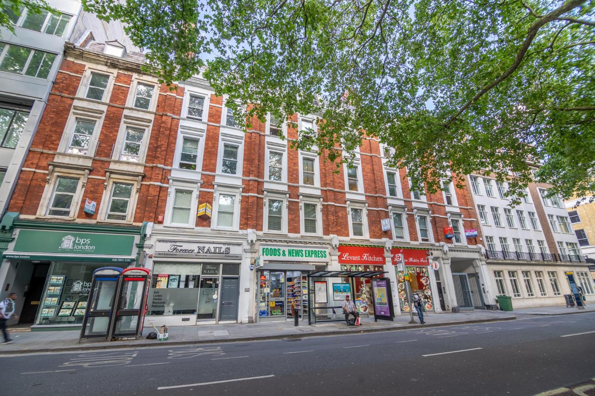 Modern 1 Bed Flat for up to 2 people in Holborn, London with free wifi