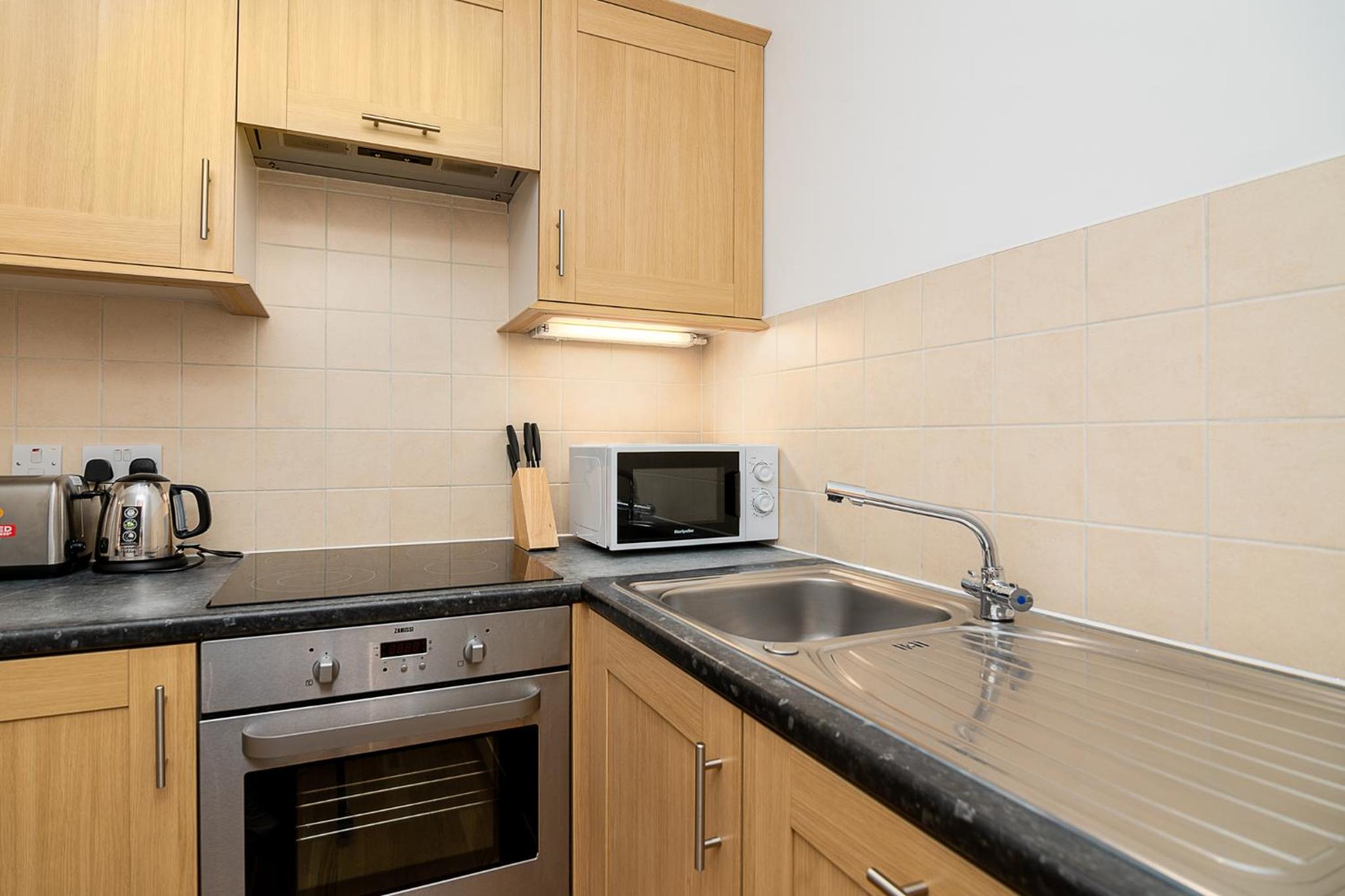 Modern 1 Bed Flat for up to 2 people in Holborn, London with free wifi
