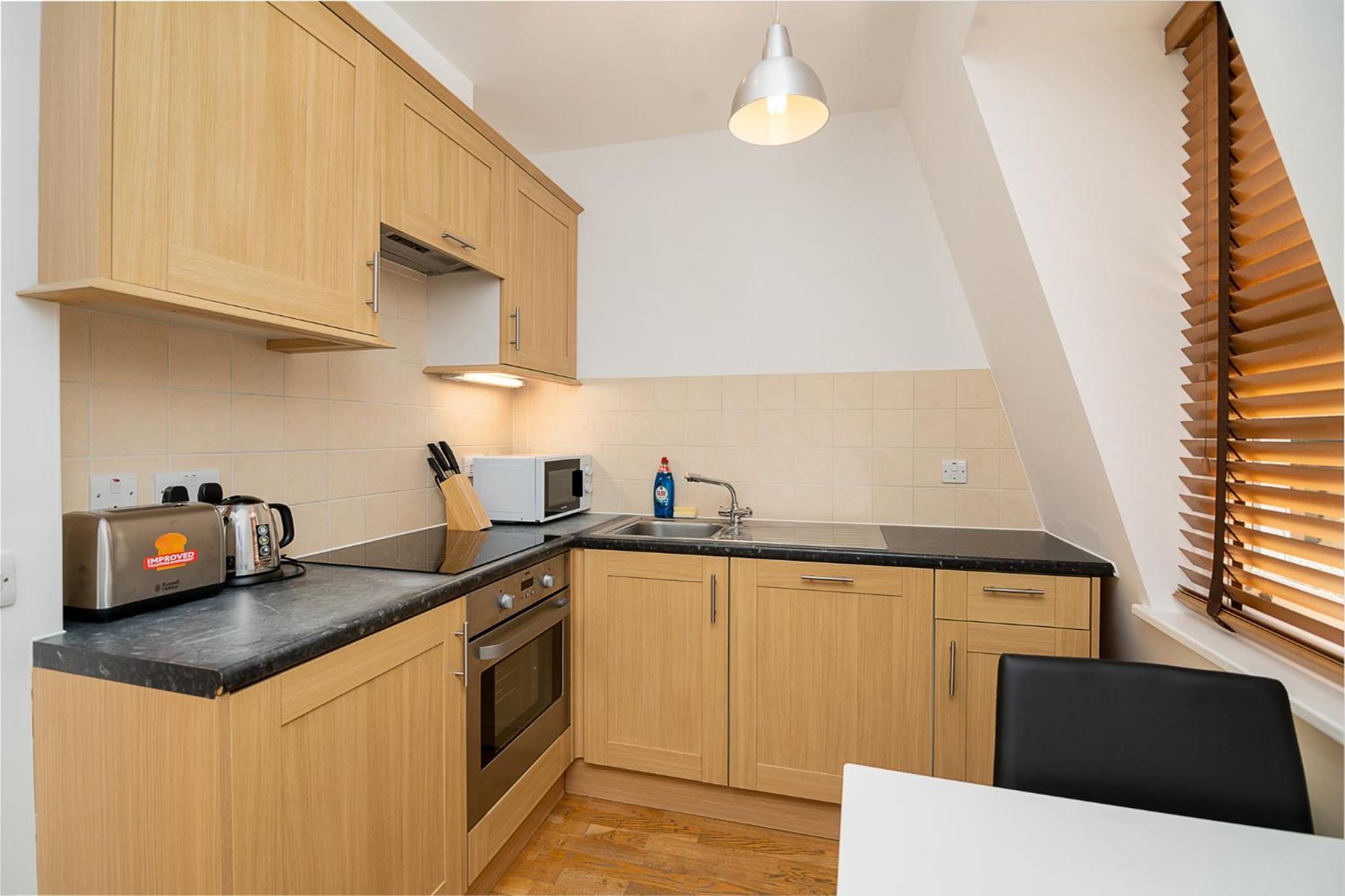 Modern 1 Bed Flat for up to 2 people in Holborn, London with free wifi